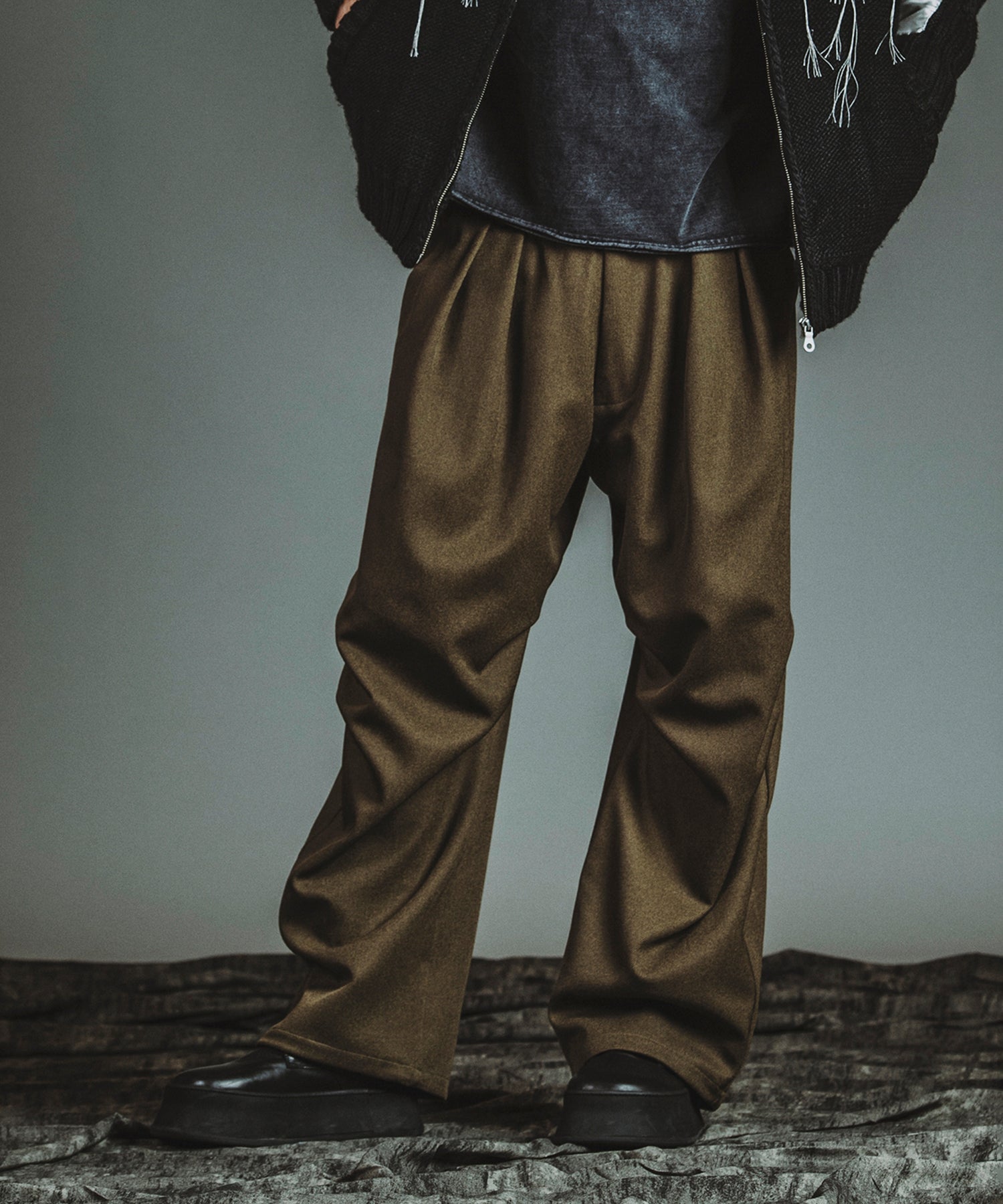 BROWN Model:H182cm