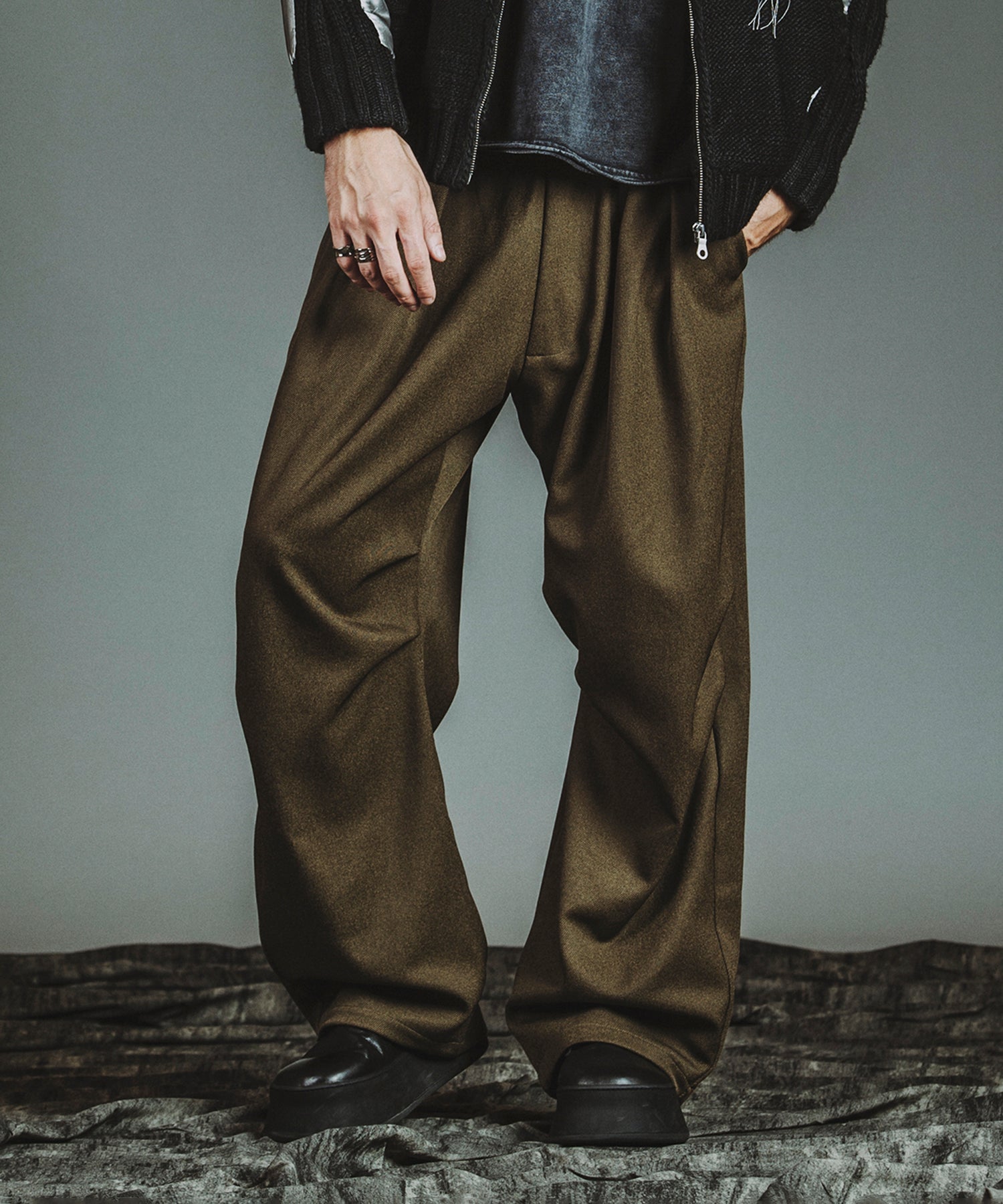 BROWN Model:H182cm