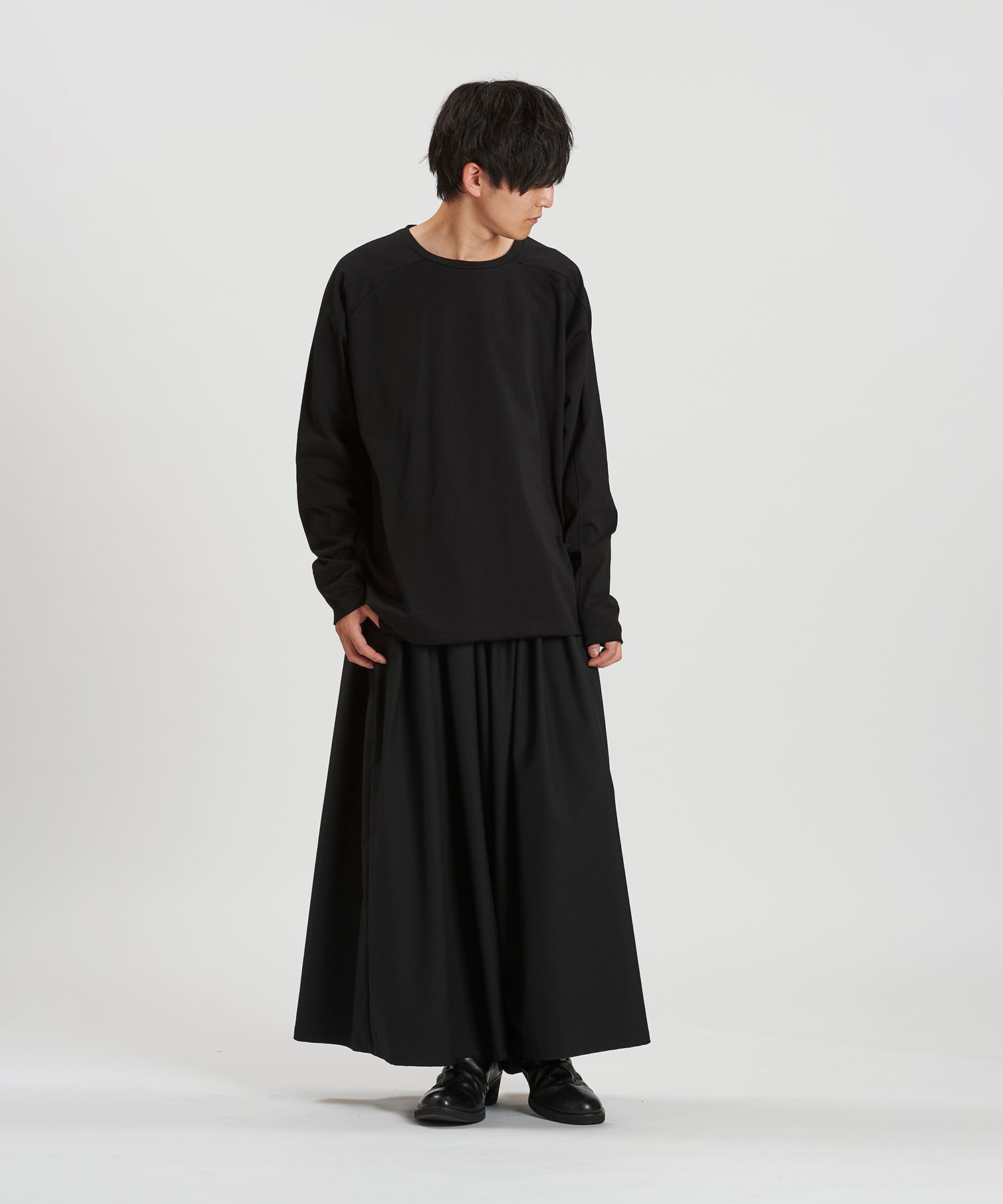BLACK Model:H169cm