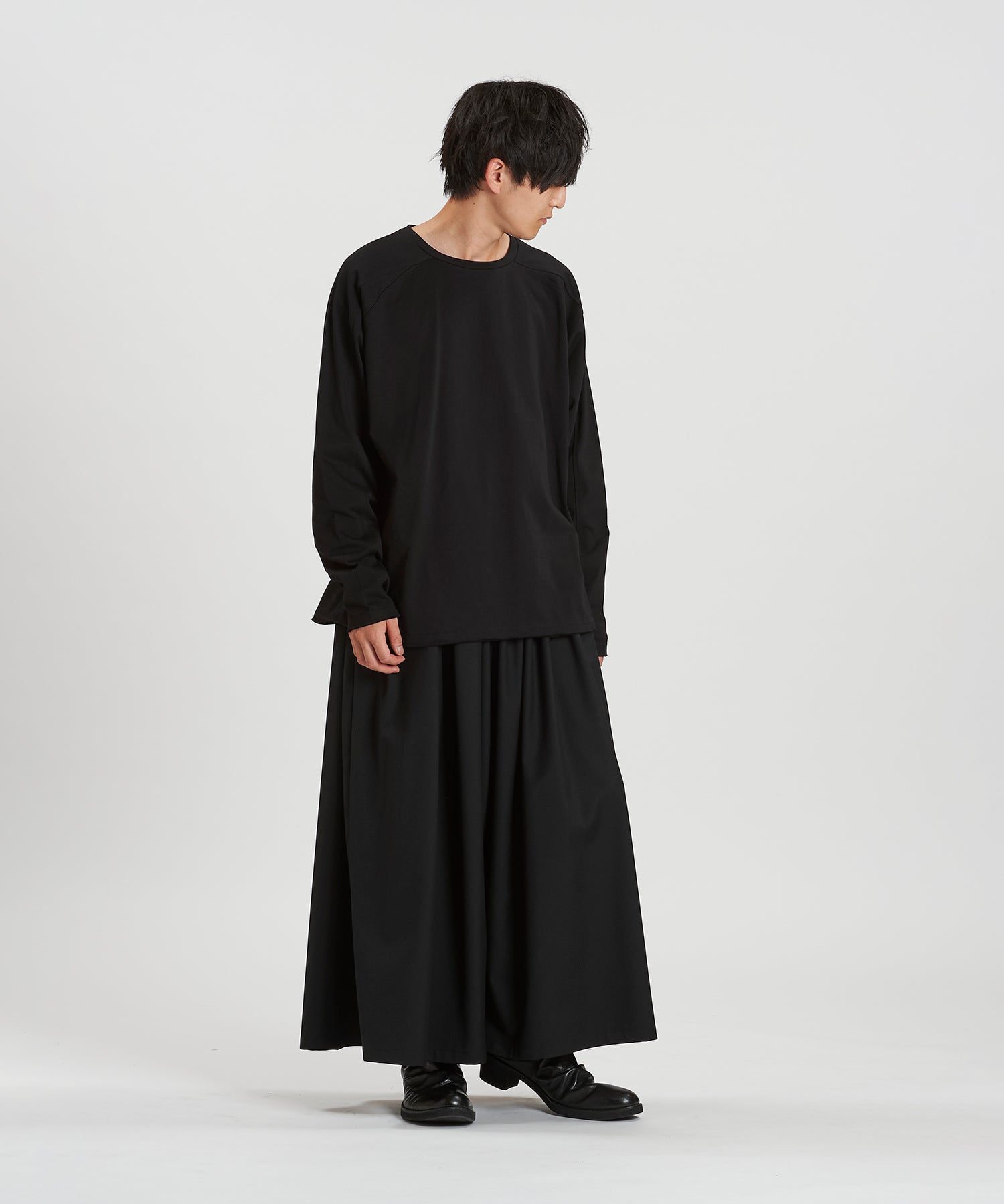 BLACK Model:H169cm