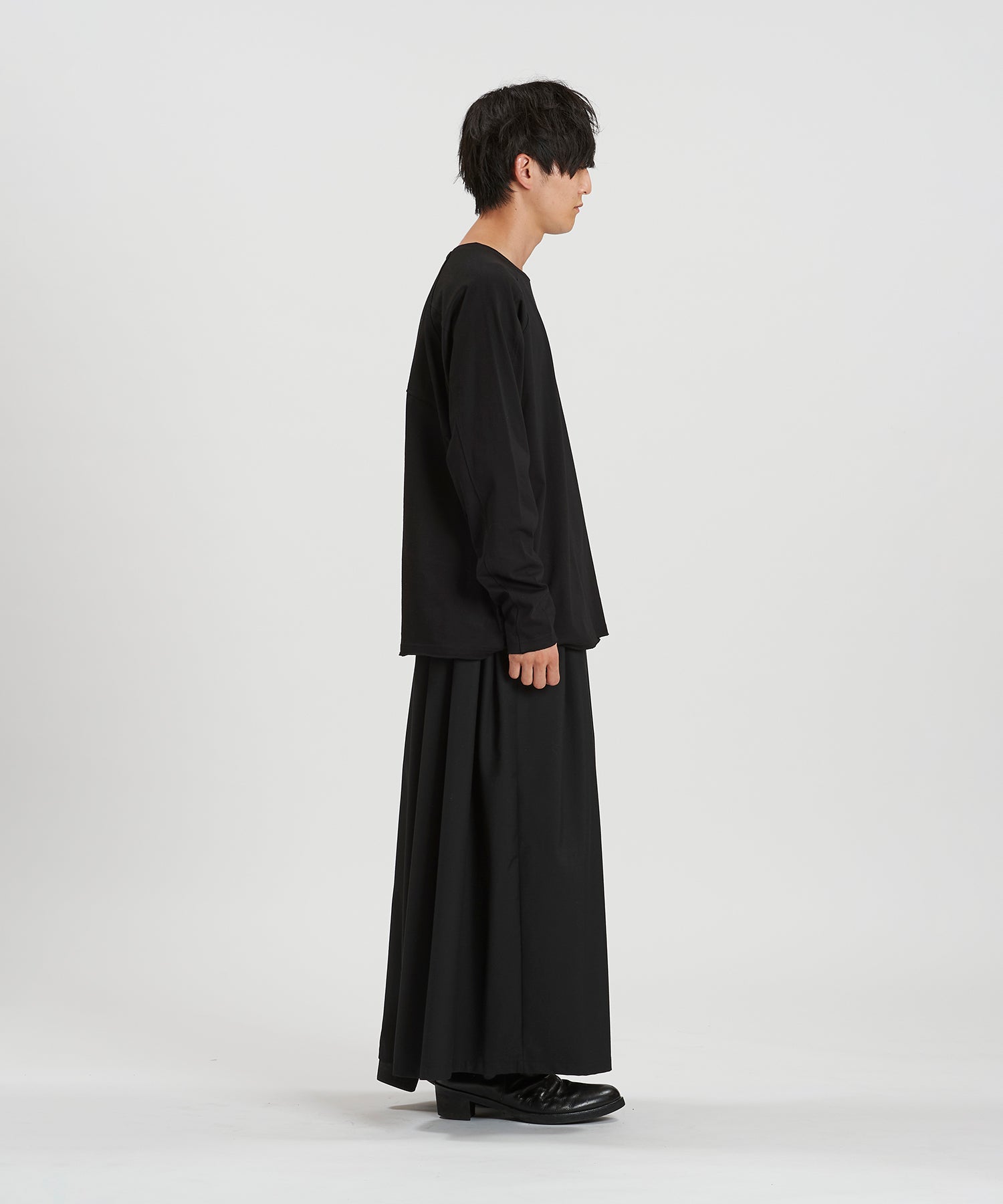 BLACK Model:H169cm