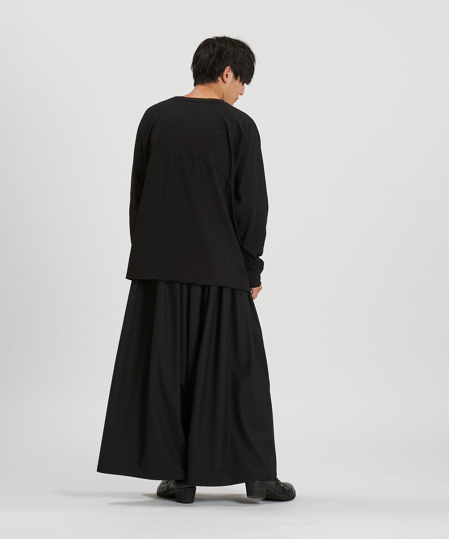BLACK Model:H169cm