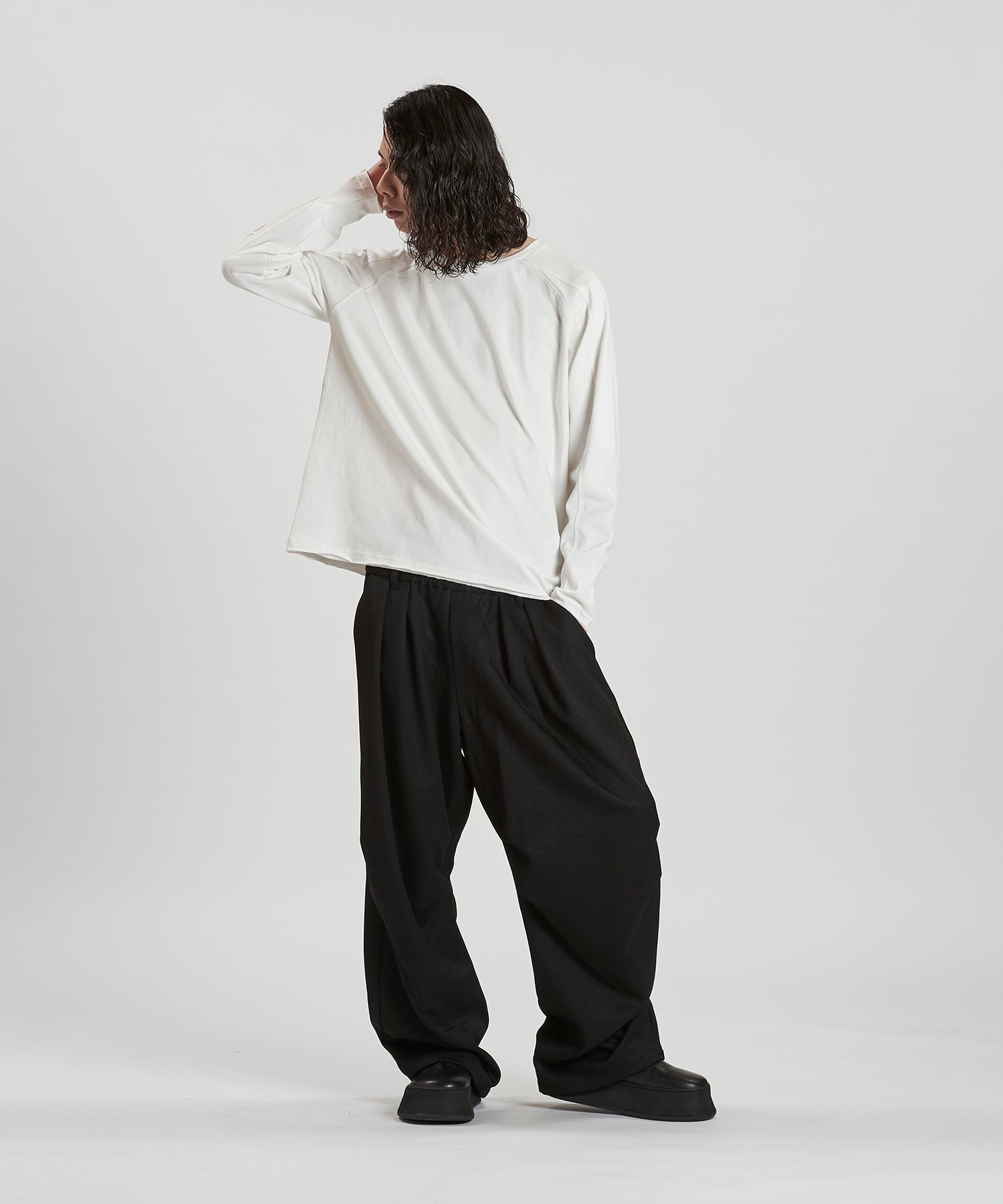 WHITE Model:H180cm