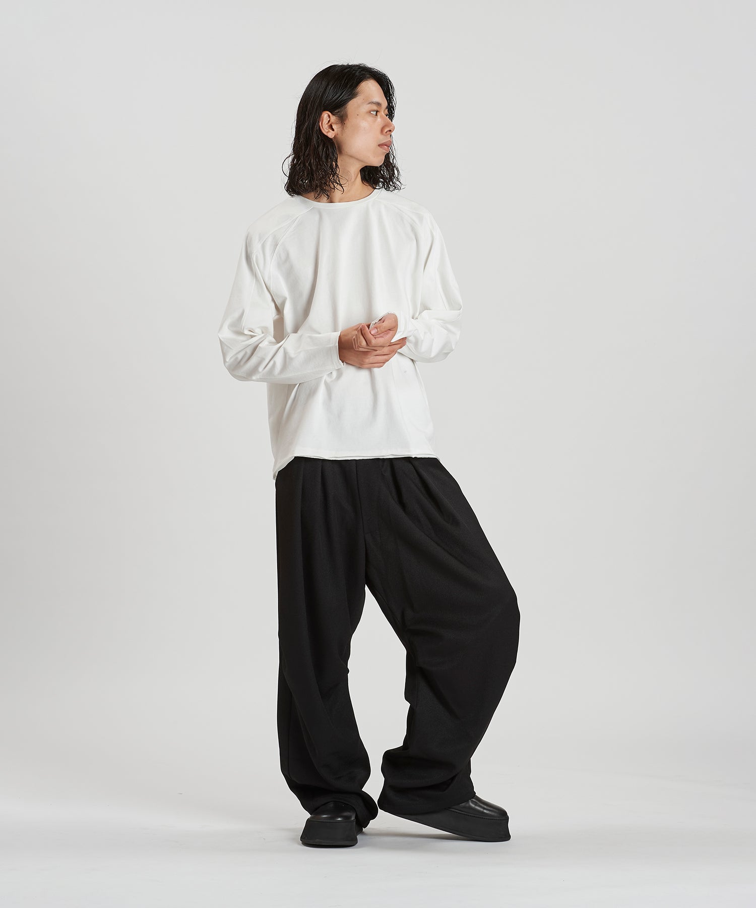 WHITE Model:H180cm
