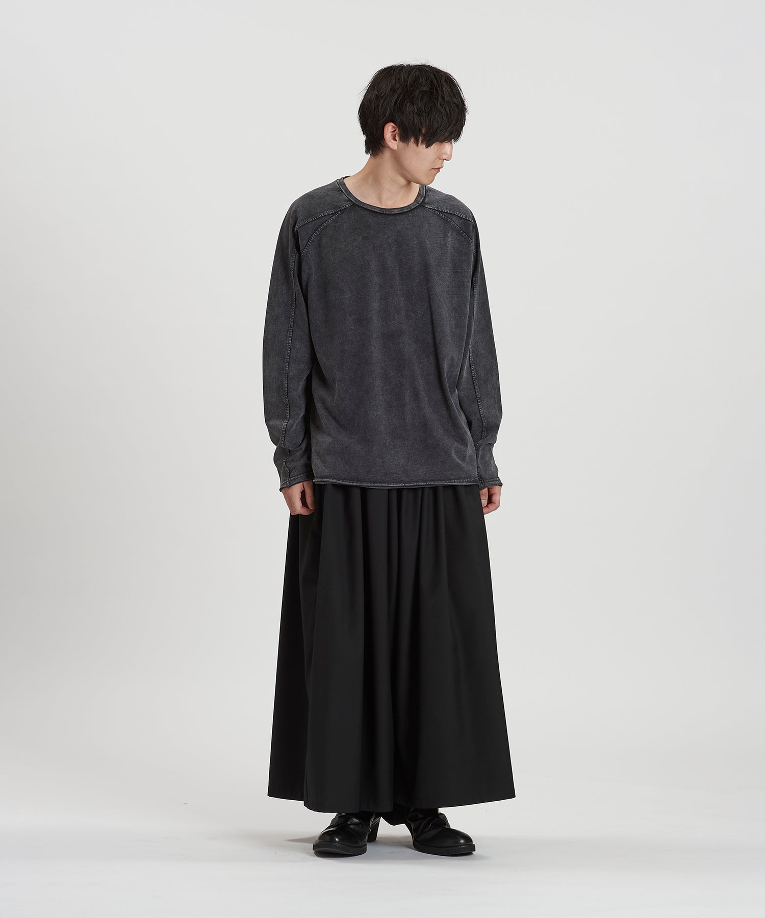 GRAY Model:H169cm