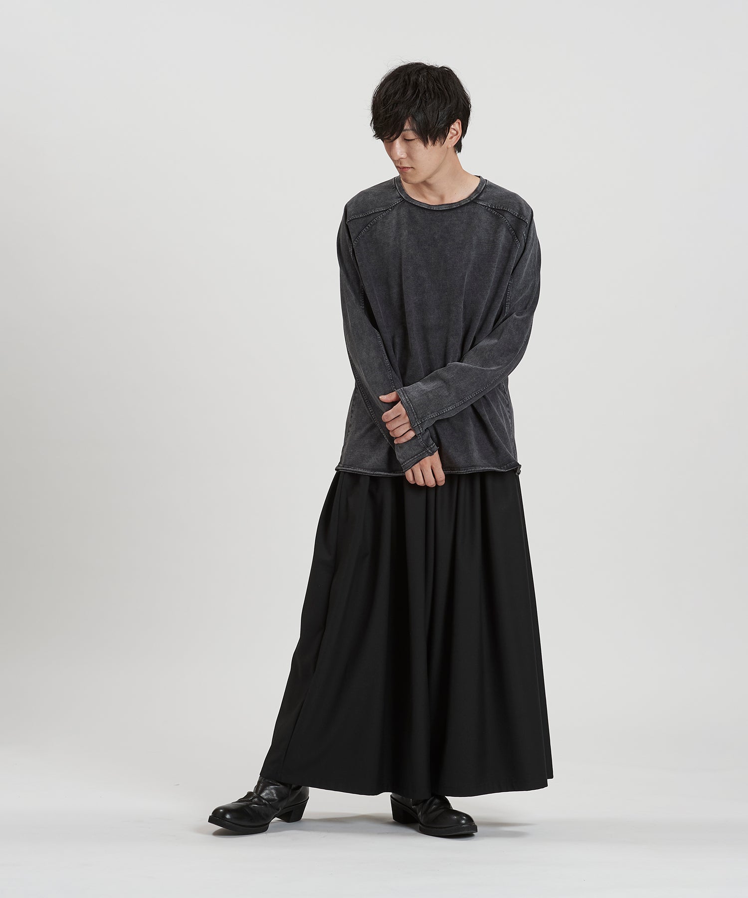 GRAY Model:H169cm