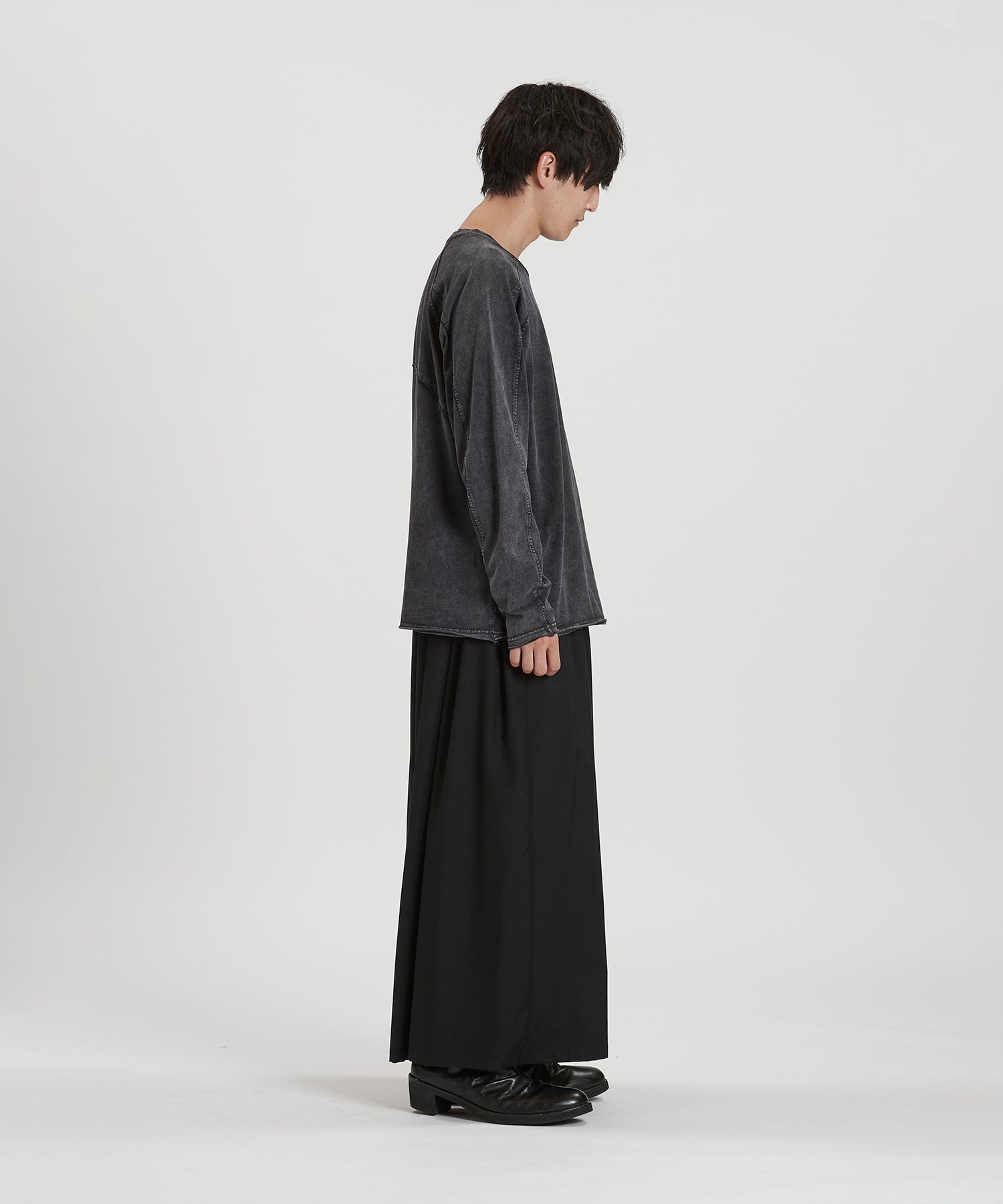 GRAY Model:H169cm