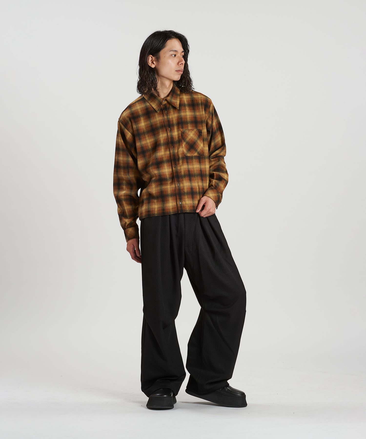 MUSTARD Model:H180cm