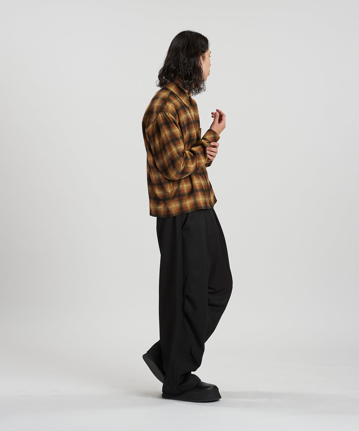 MUSTARD Model:H180cm