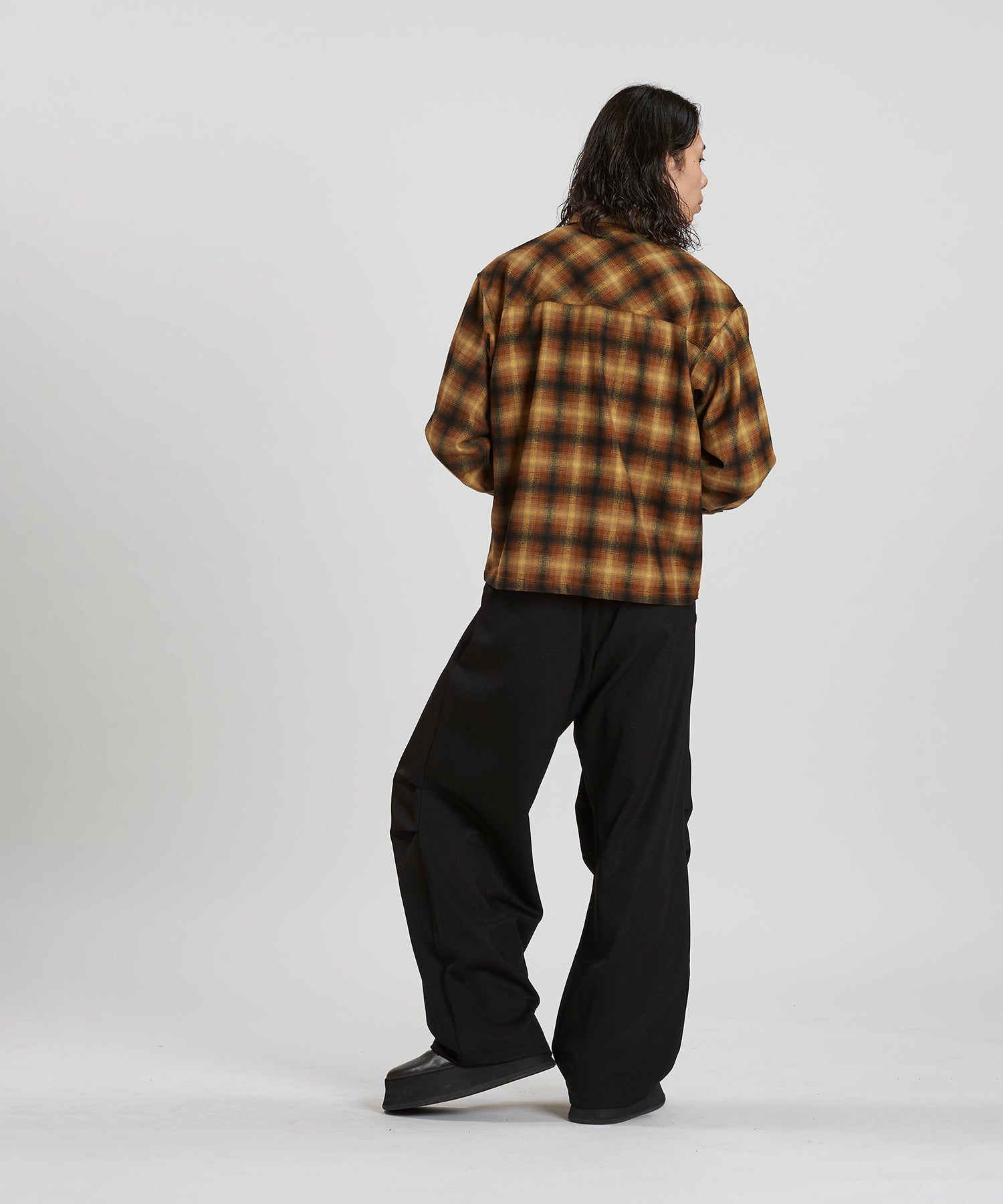 MUSTARD Model:H180cm