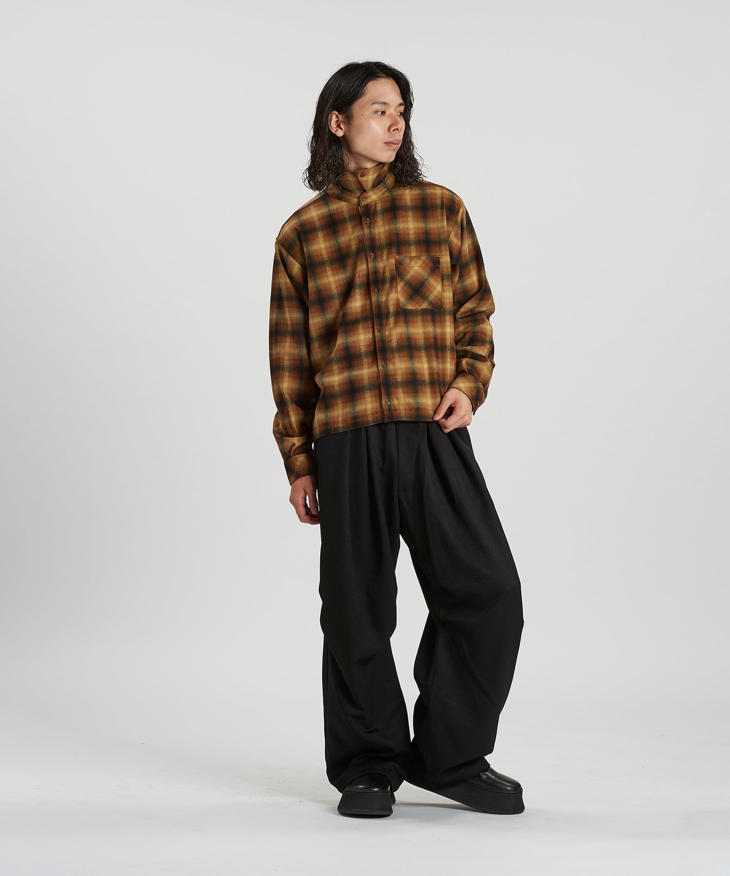 MUSTARD Model:H180cm
