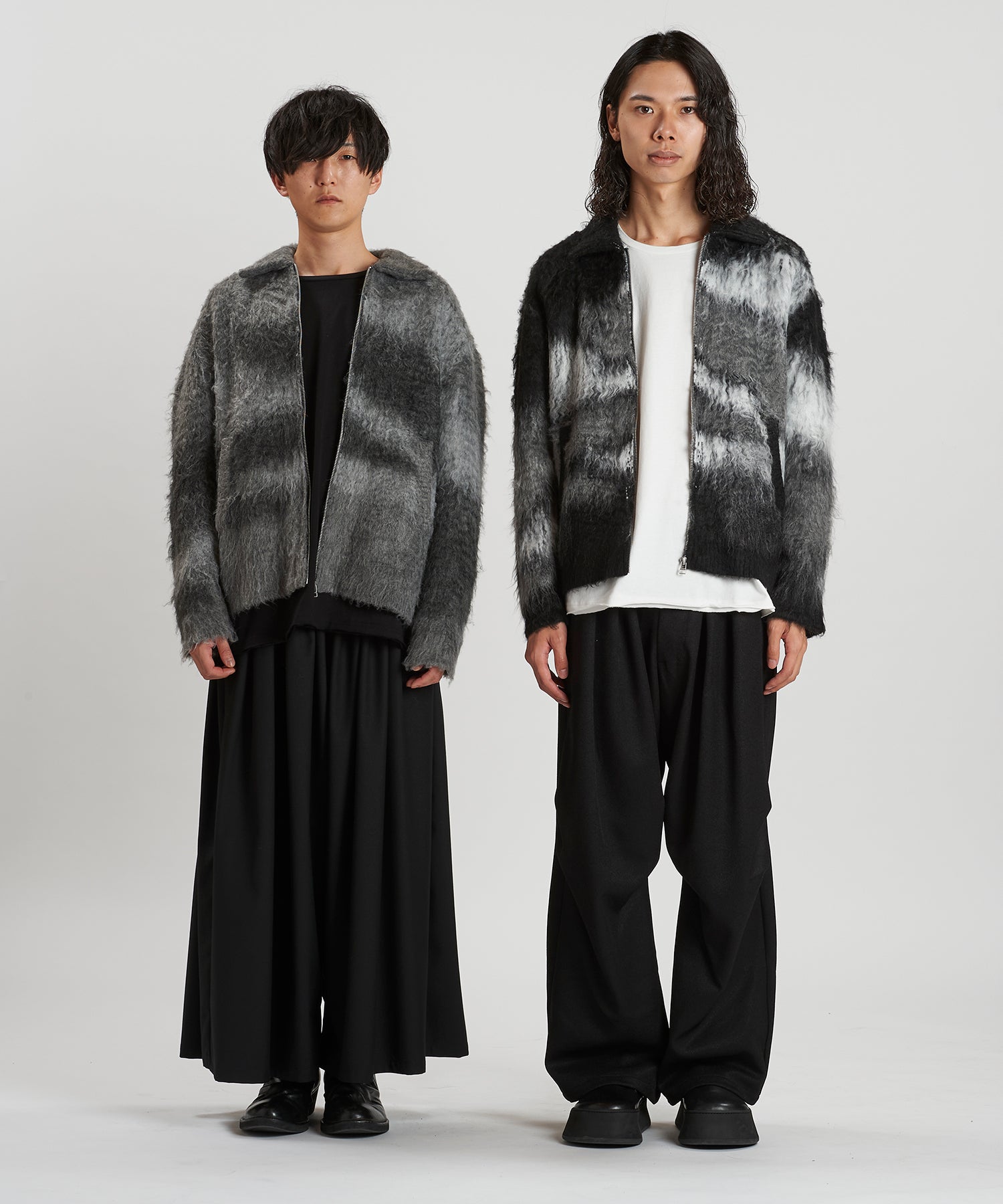 GRAY Model:H169cm / BLACK Model:H180cm