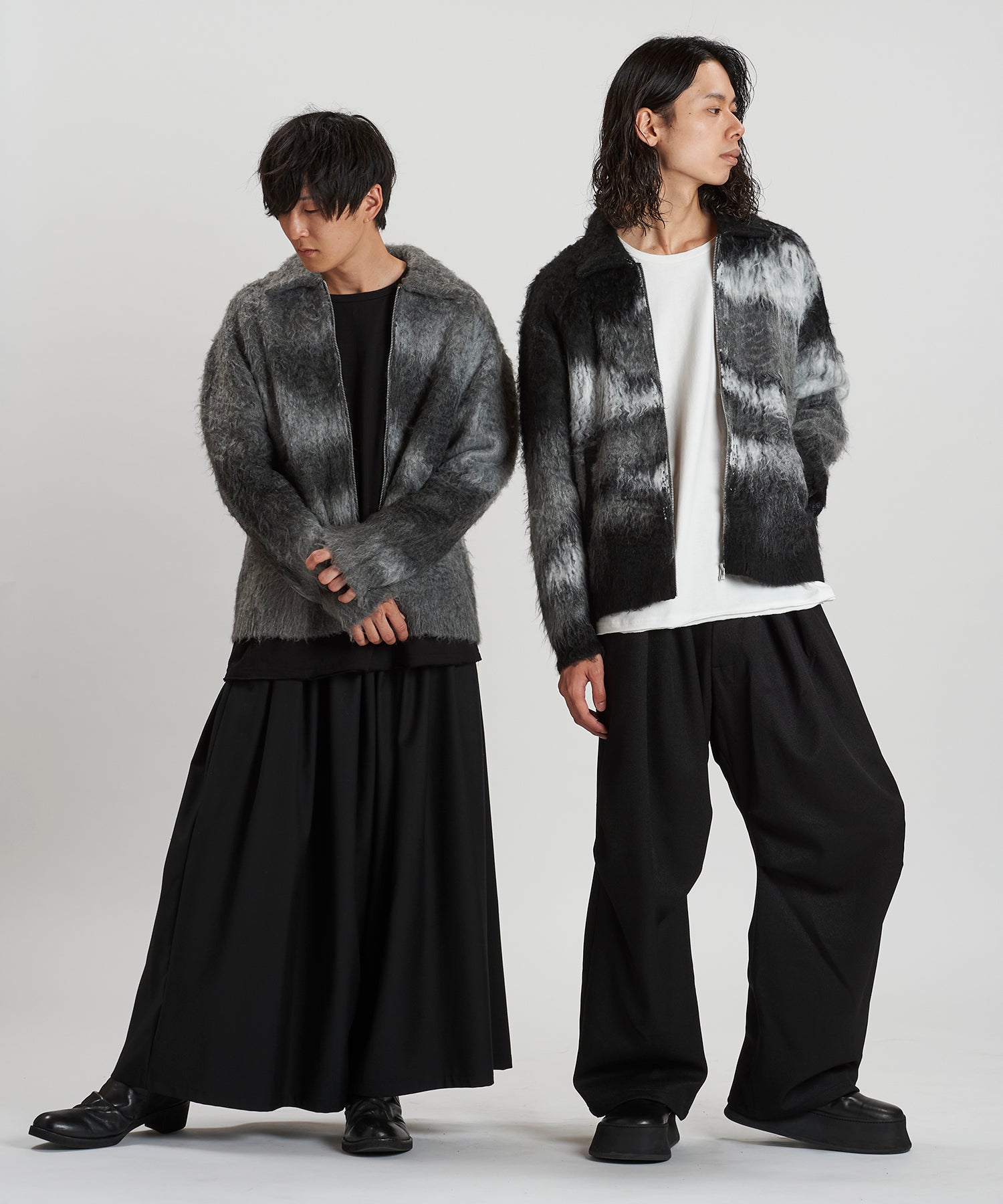 GRAY Model:H169cm / BLACK Model:H180cm
