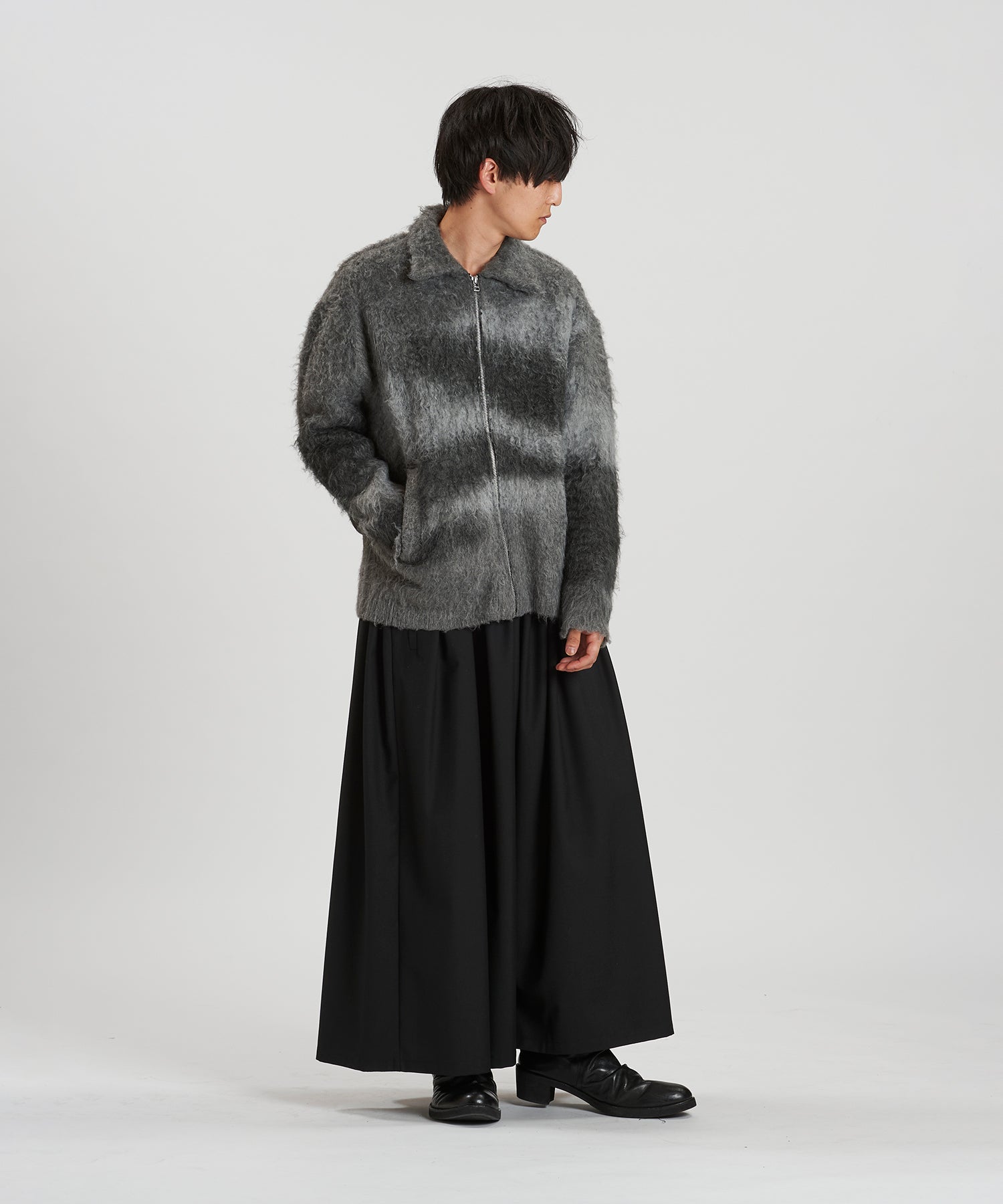 GRAY Model:H169cm
