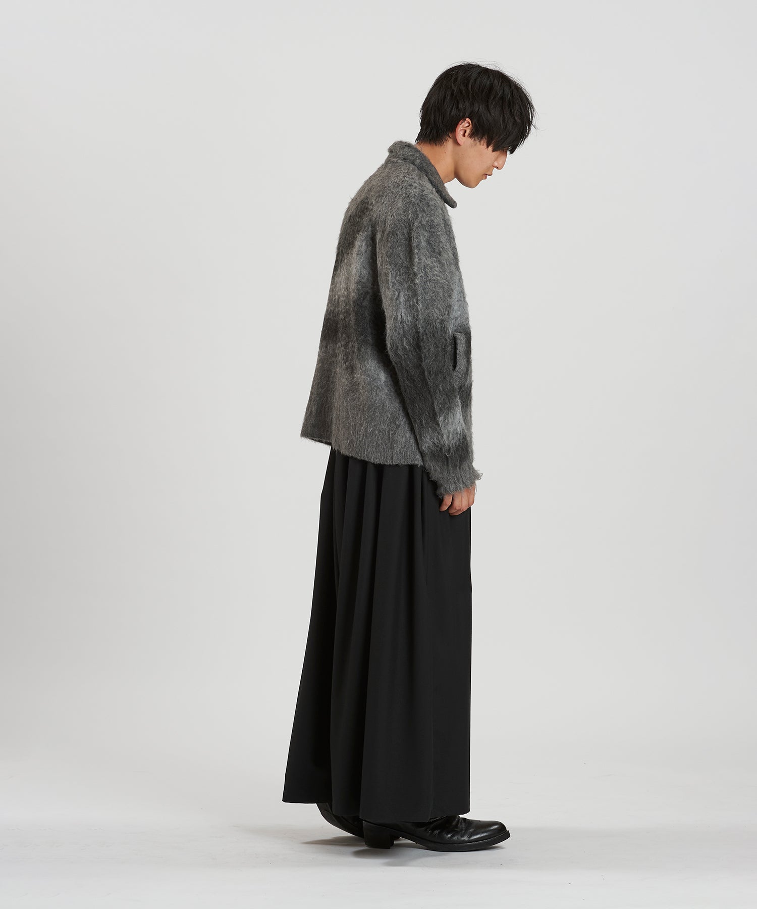 GRAY Model:H169cm