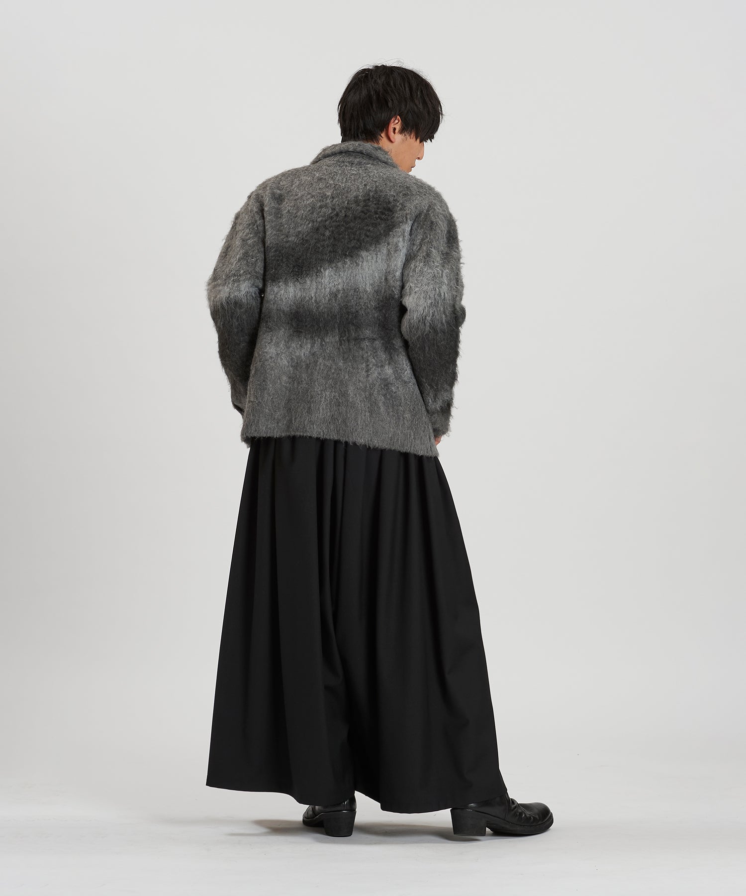 GRAY Model:H169cm