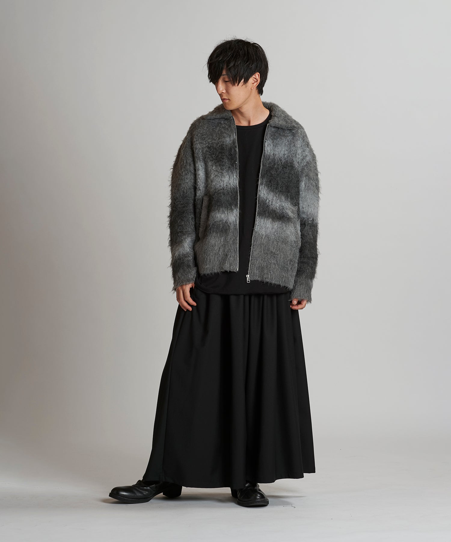 GRAY Model:H169cm