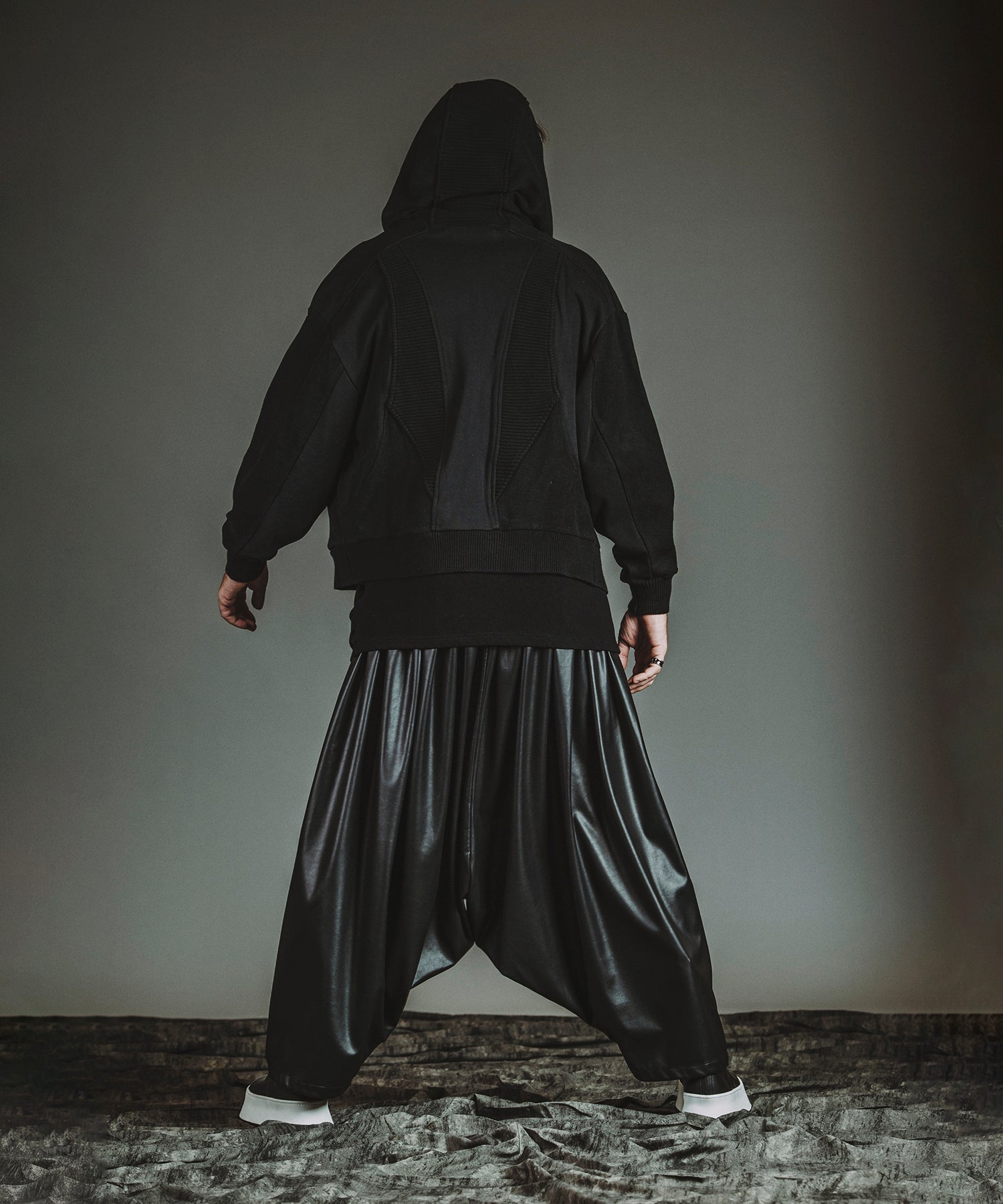 BLACK Model:H182cm