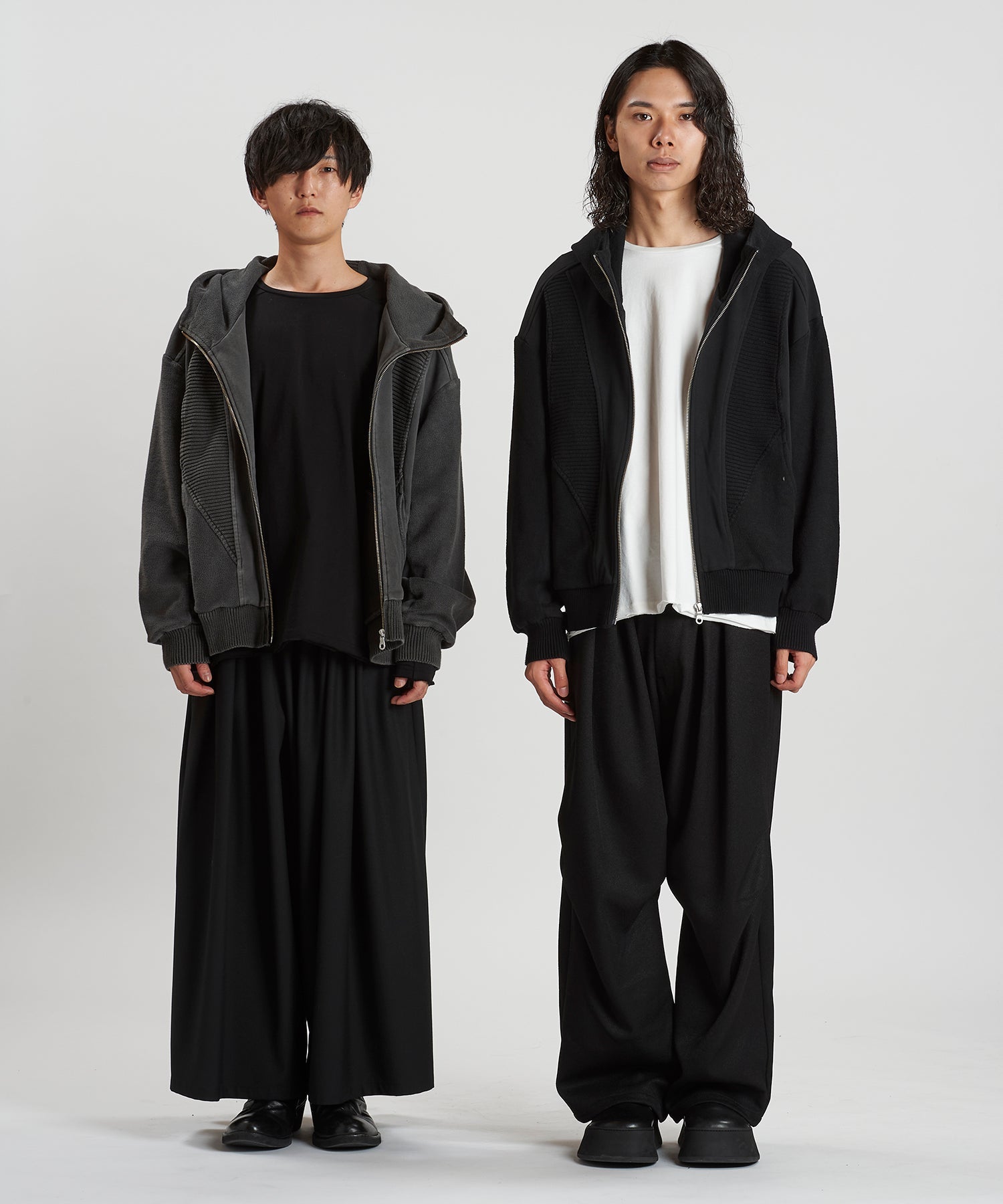 GRAY Model:H169cm / BLACK Model:H180cm