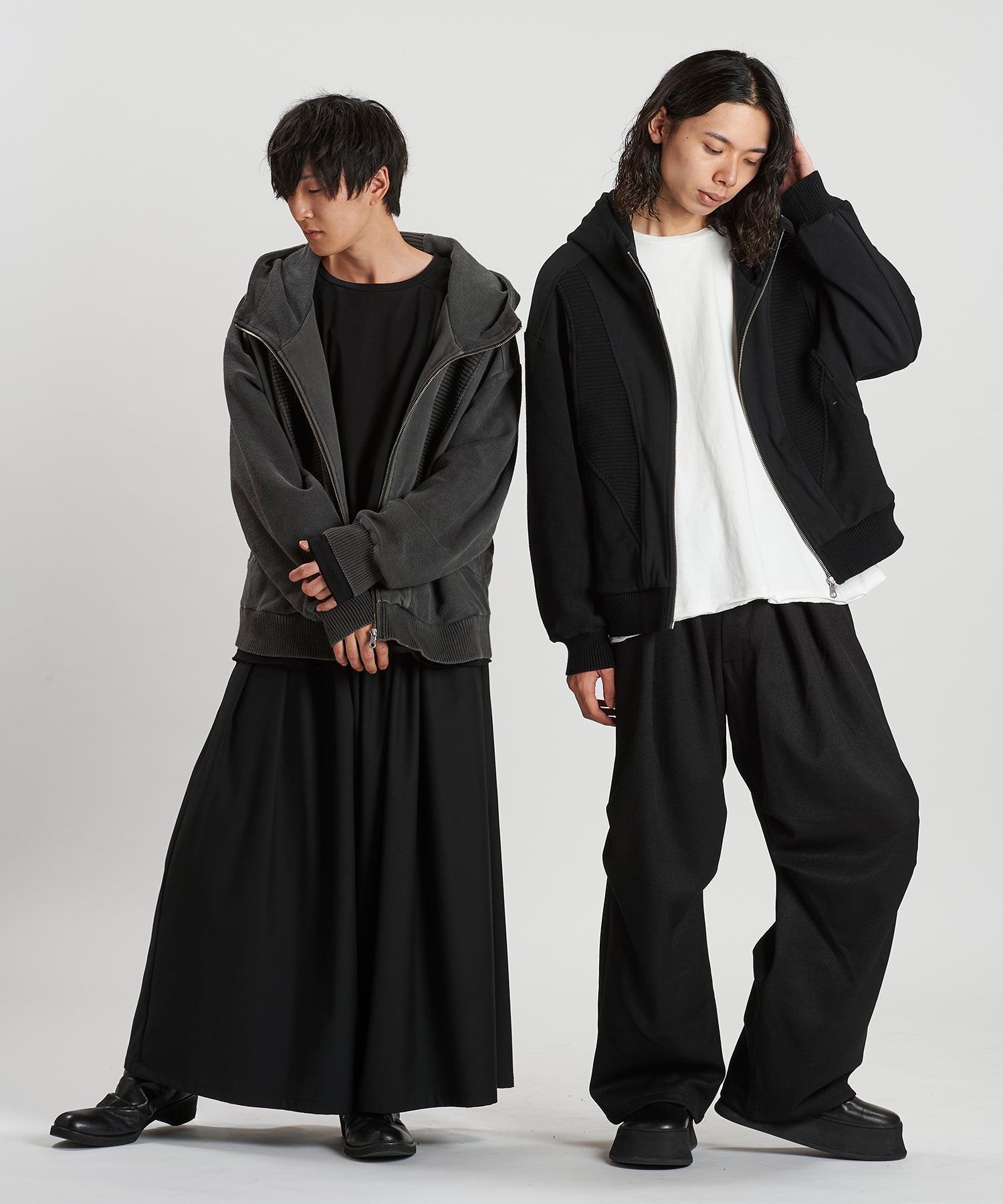 GRAY Model:H169cm / BLACK Model:H180cm