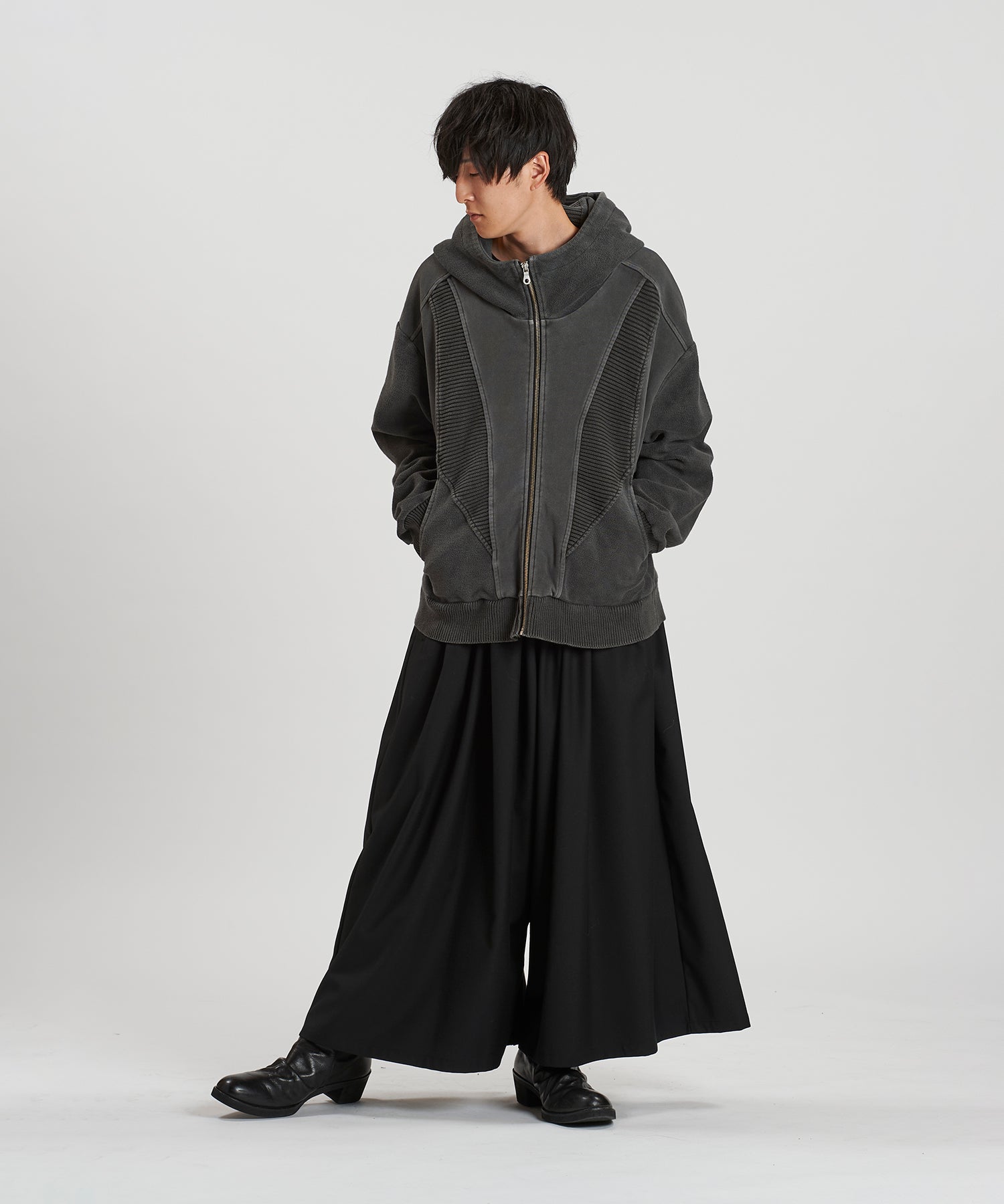 GRAY Model:H169cm