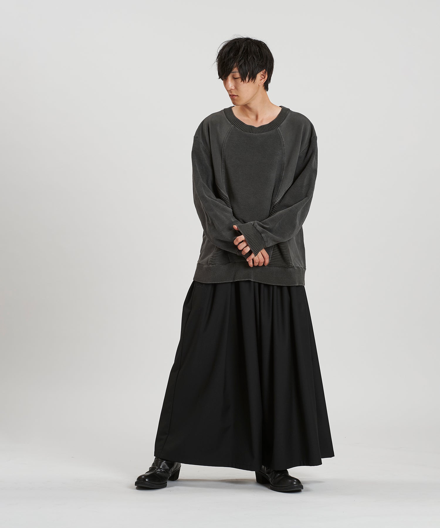 GRAY Model:H169cm