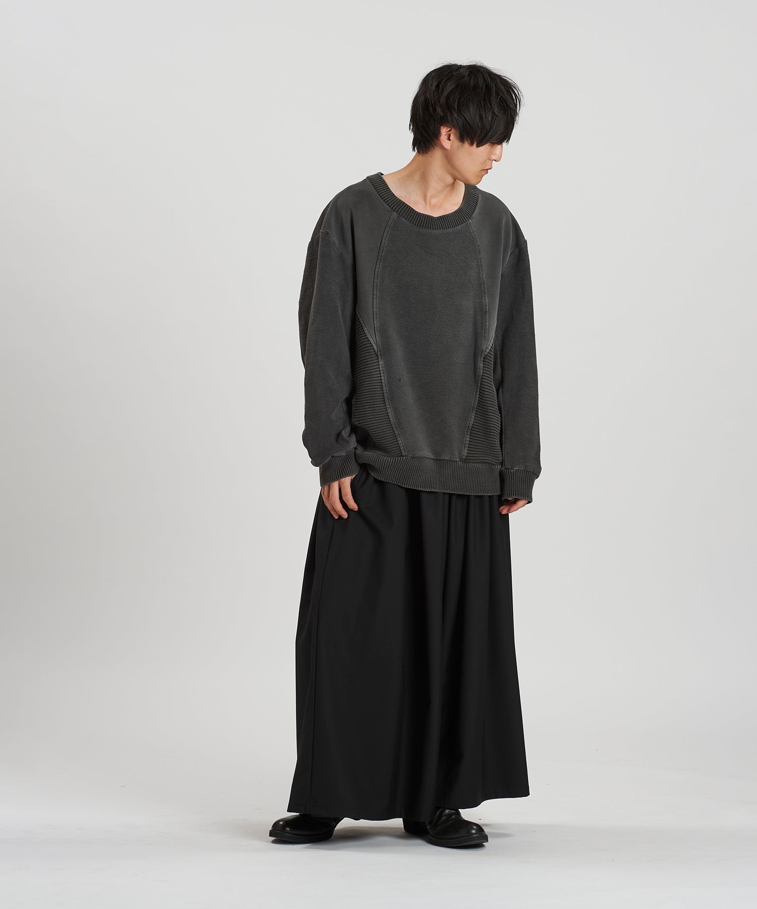 GRAY Model:H169cm