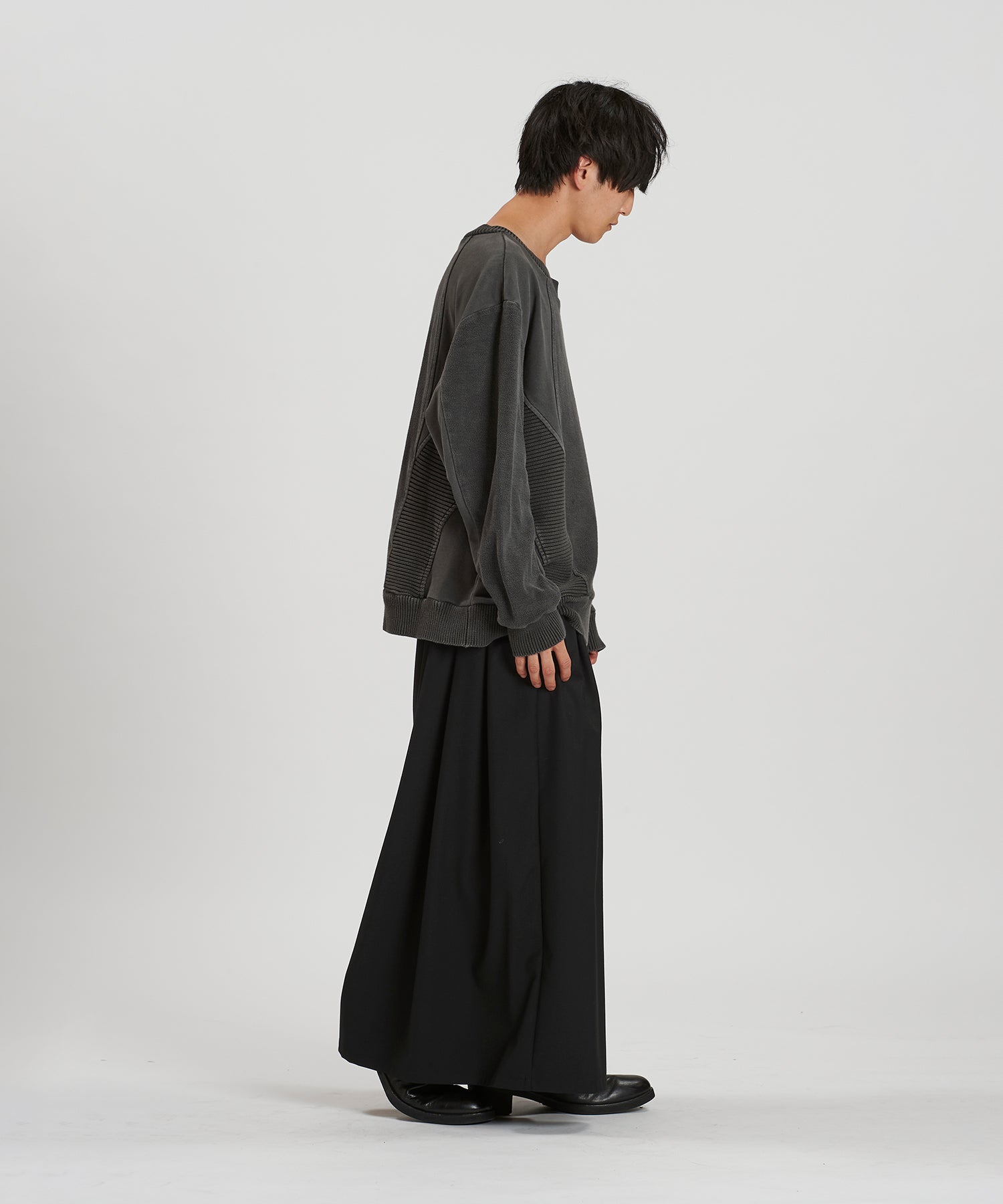 GRAY Model:H169cm