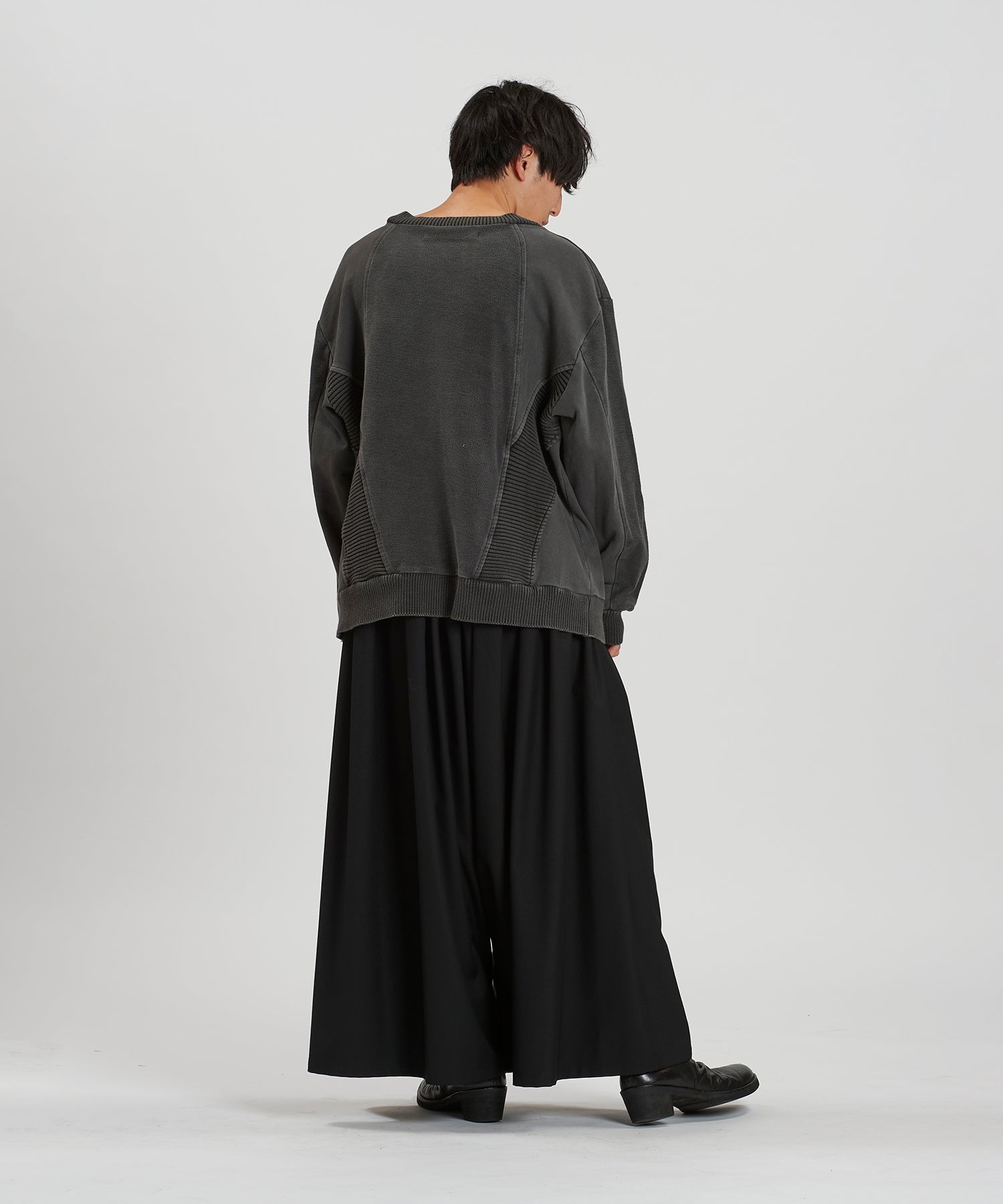GRAY Model:H169cm