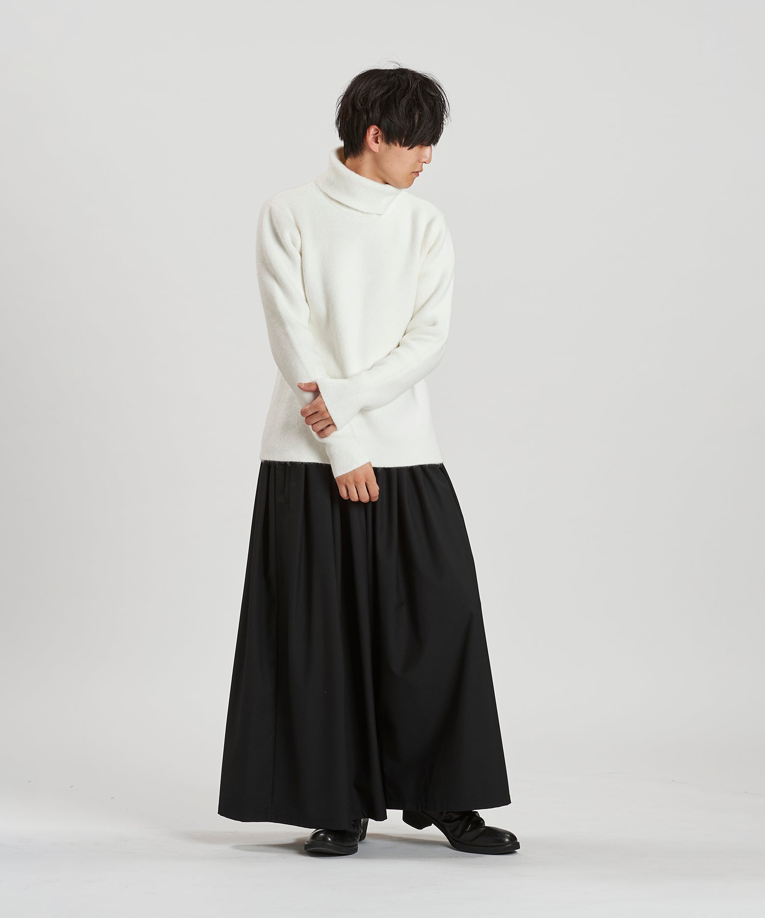 WHITE Model:H169cm