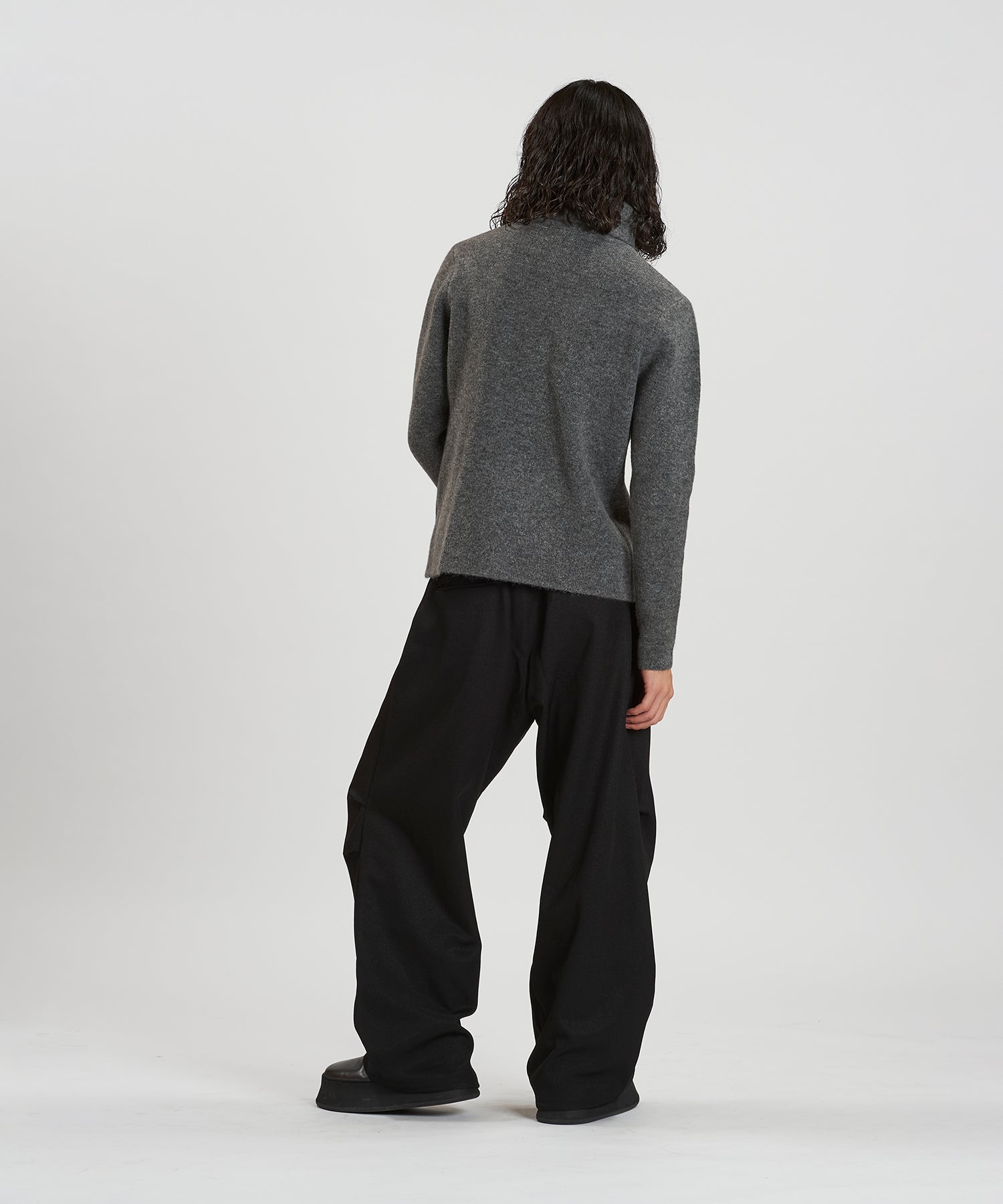 GRAY Model:H180cm
