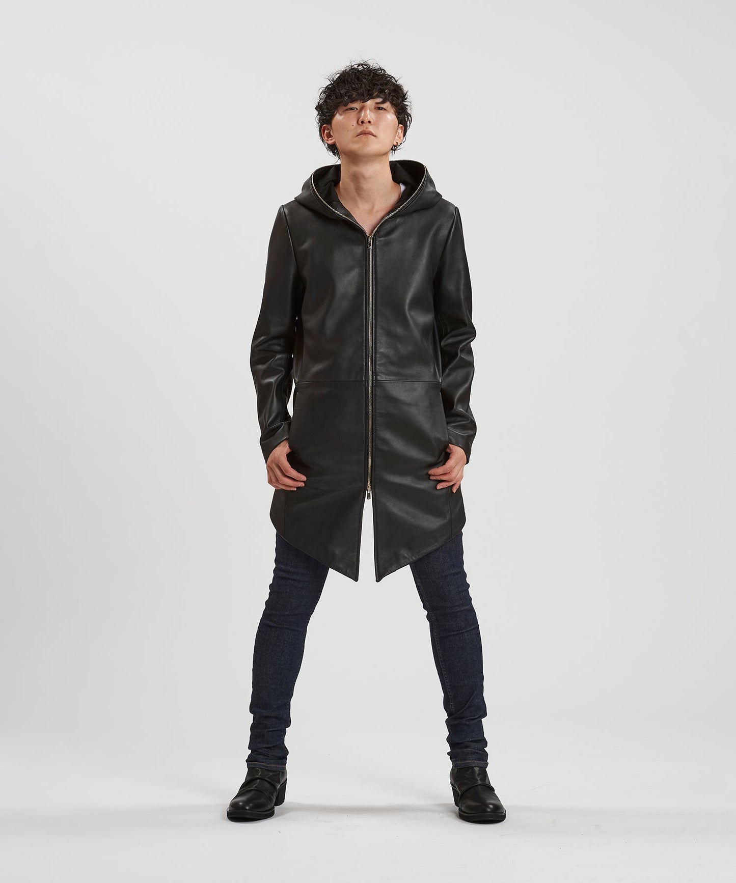BLACK Model:H169cm