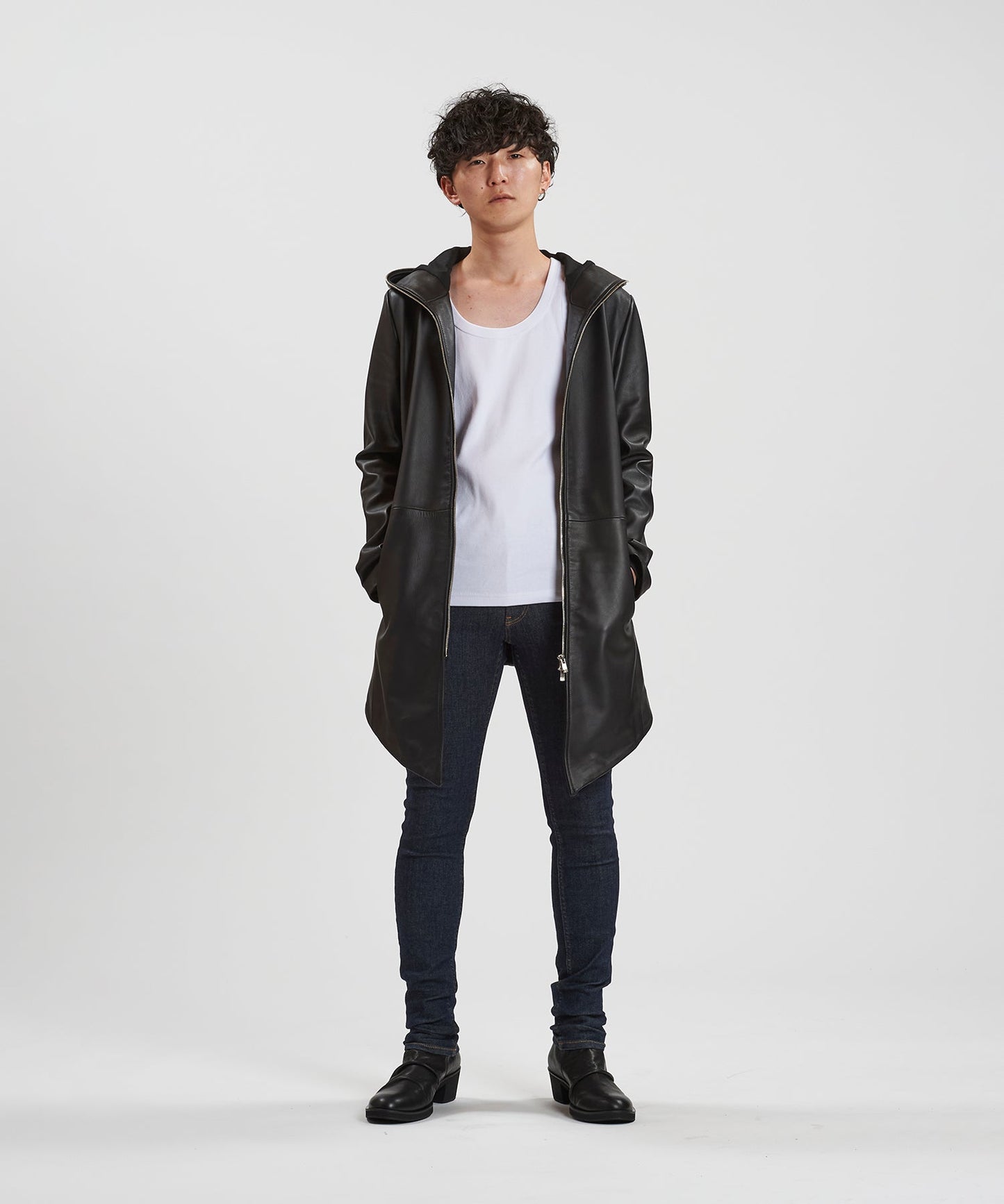BLACK Model:H169cm