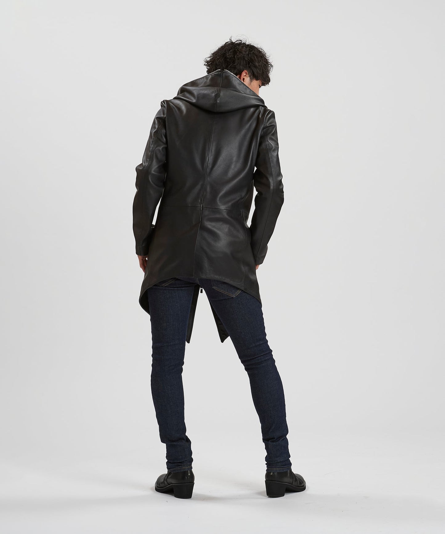 BLACK Model:H169cm