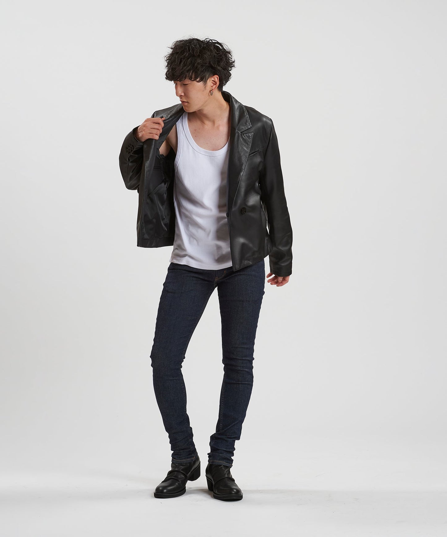 BLACK Model:H169cm