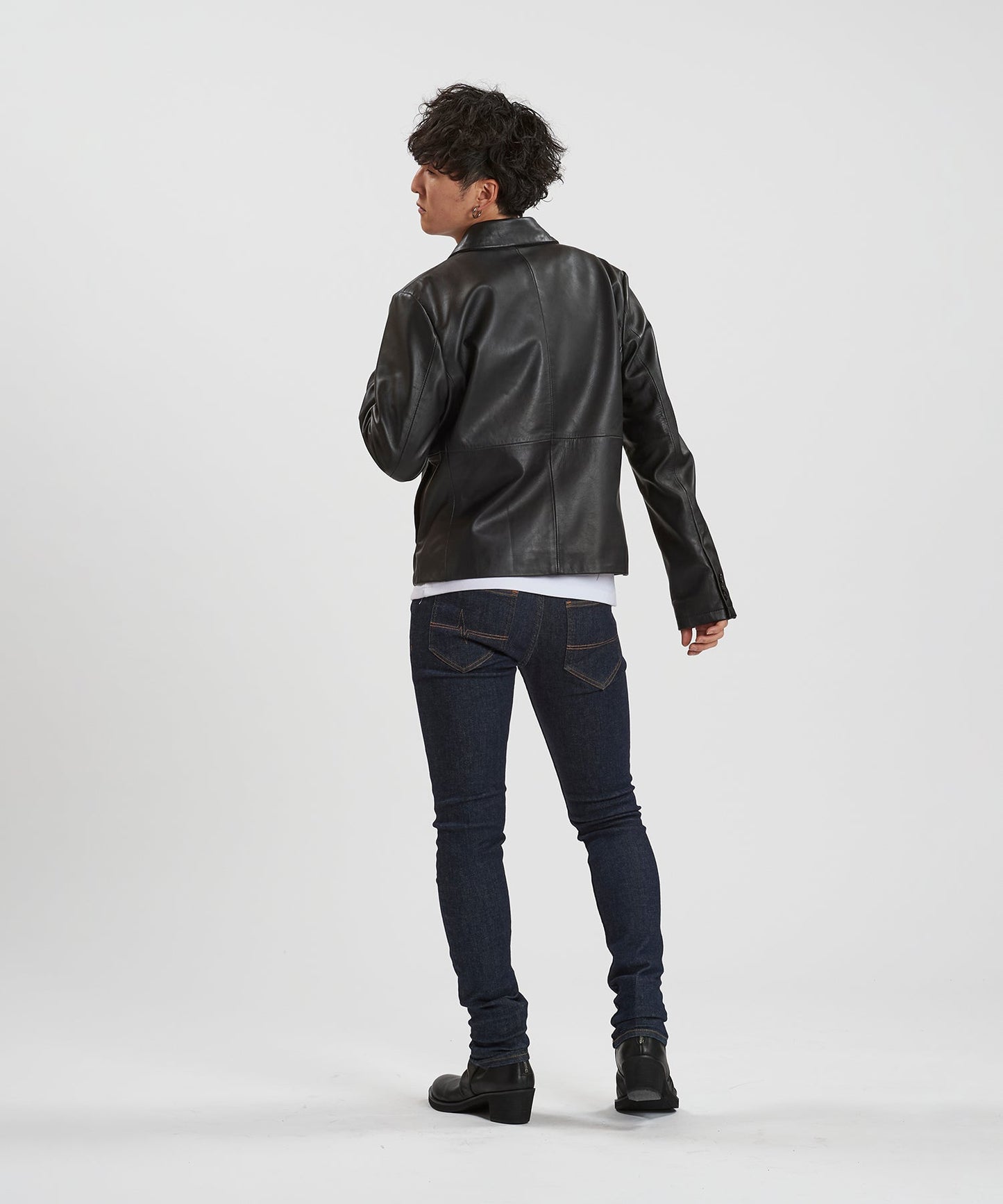 BLACK Model:H169cm
