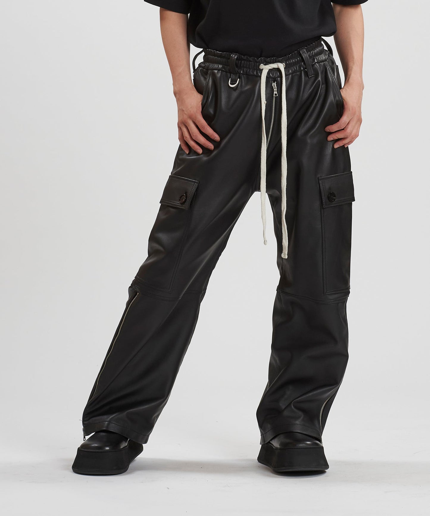 BLACK Model:H169cm
