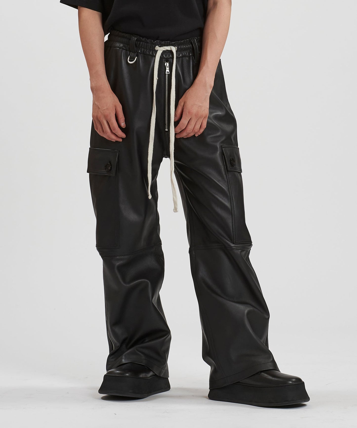 BLACK Model:H169cm