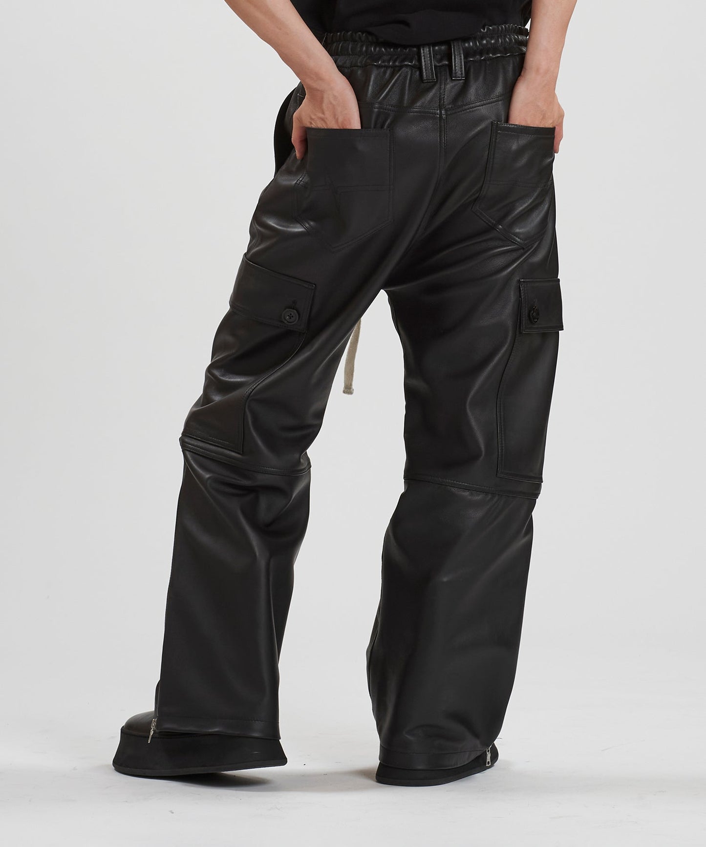 BLACK Model:H169cm