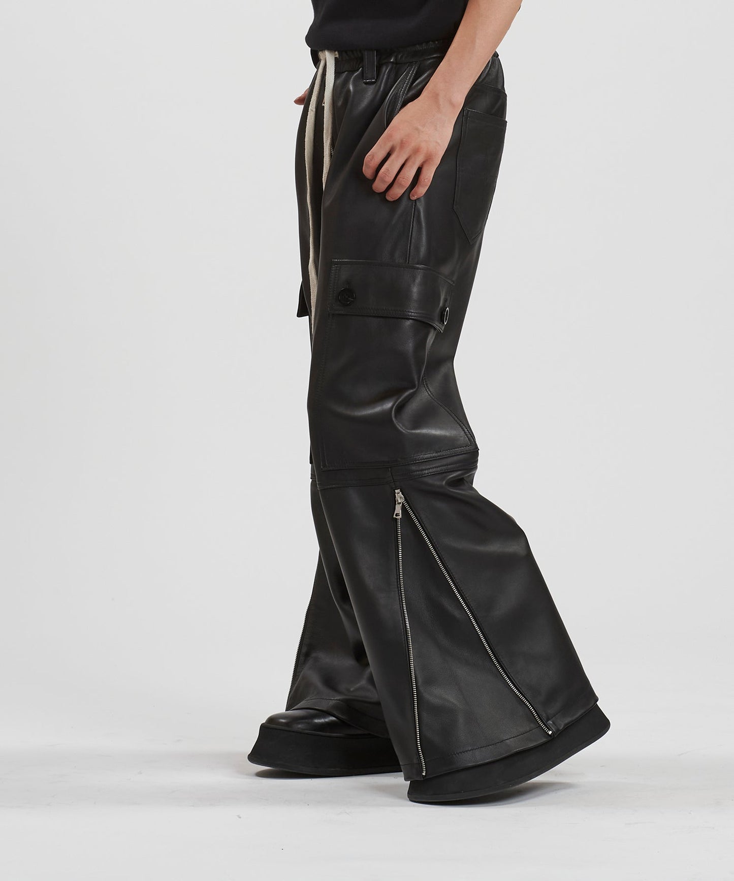 BLACK Model:H169cm