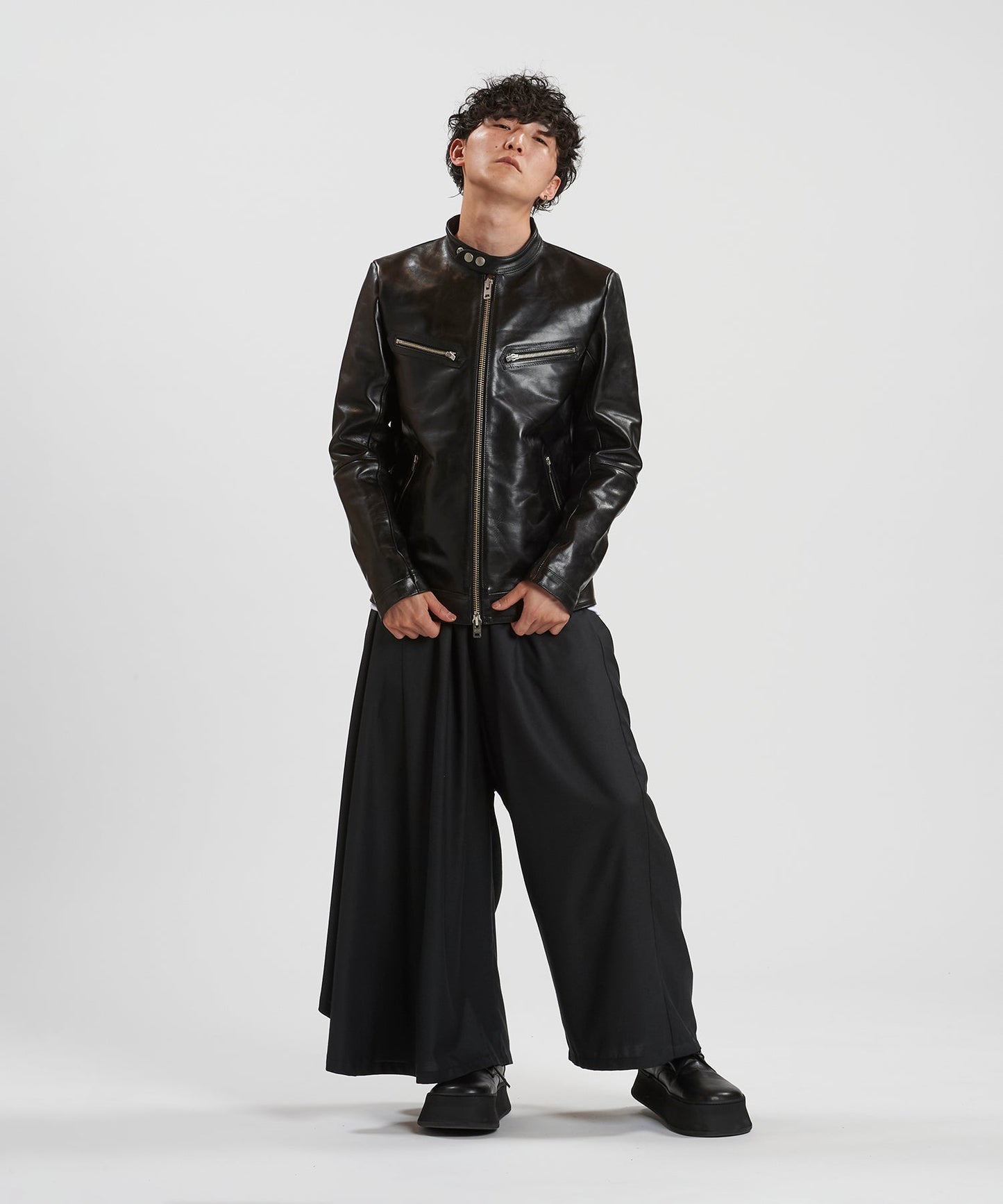 BLACK Model:H169cm