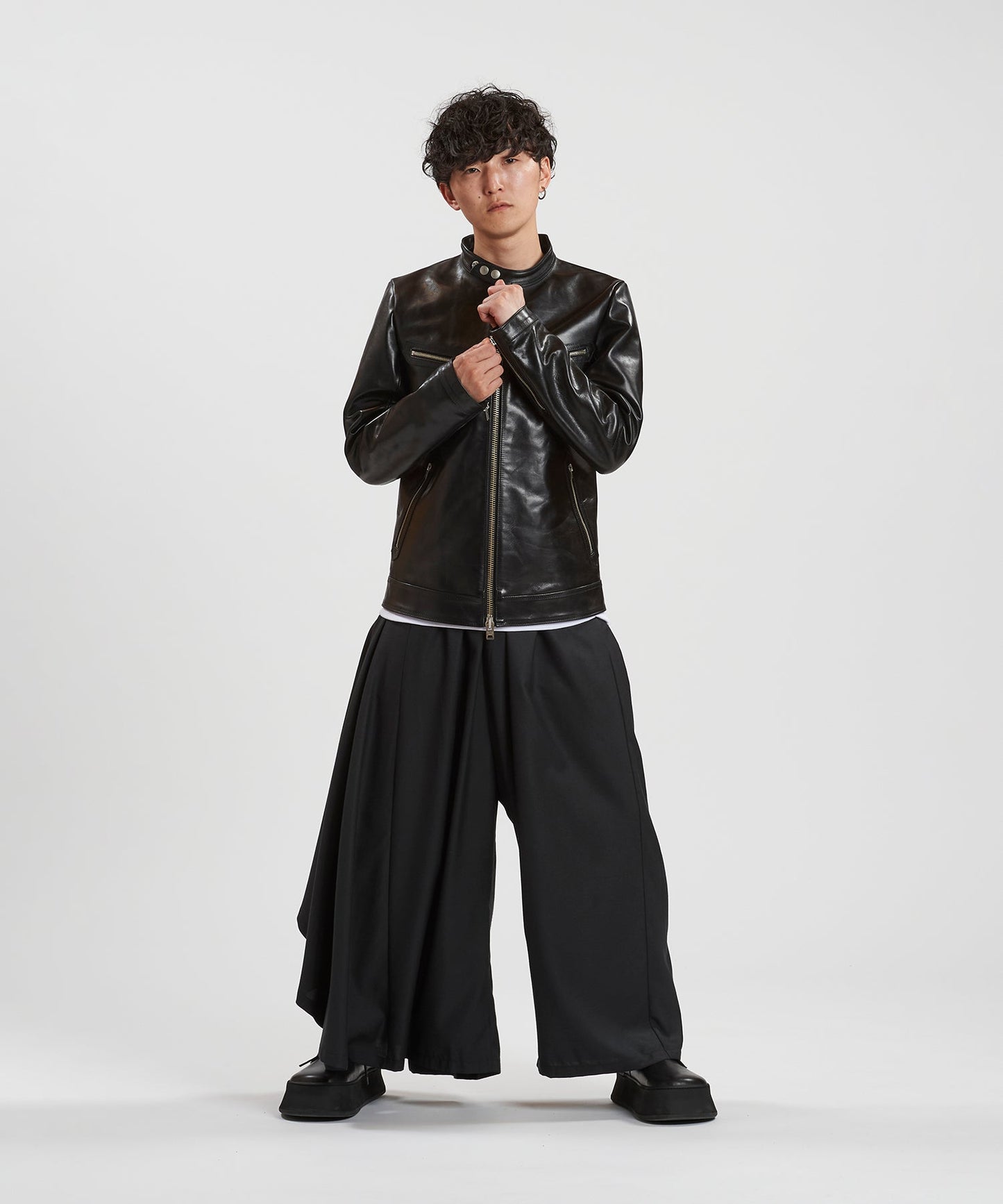 BLACK Model:H169cm