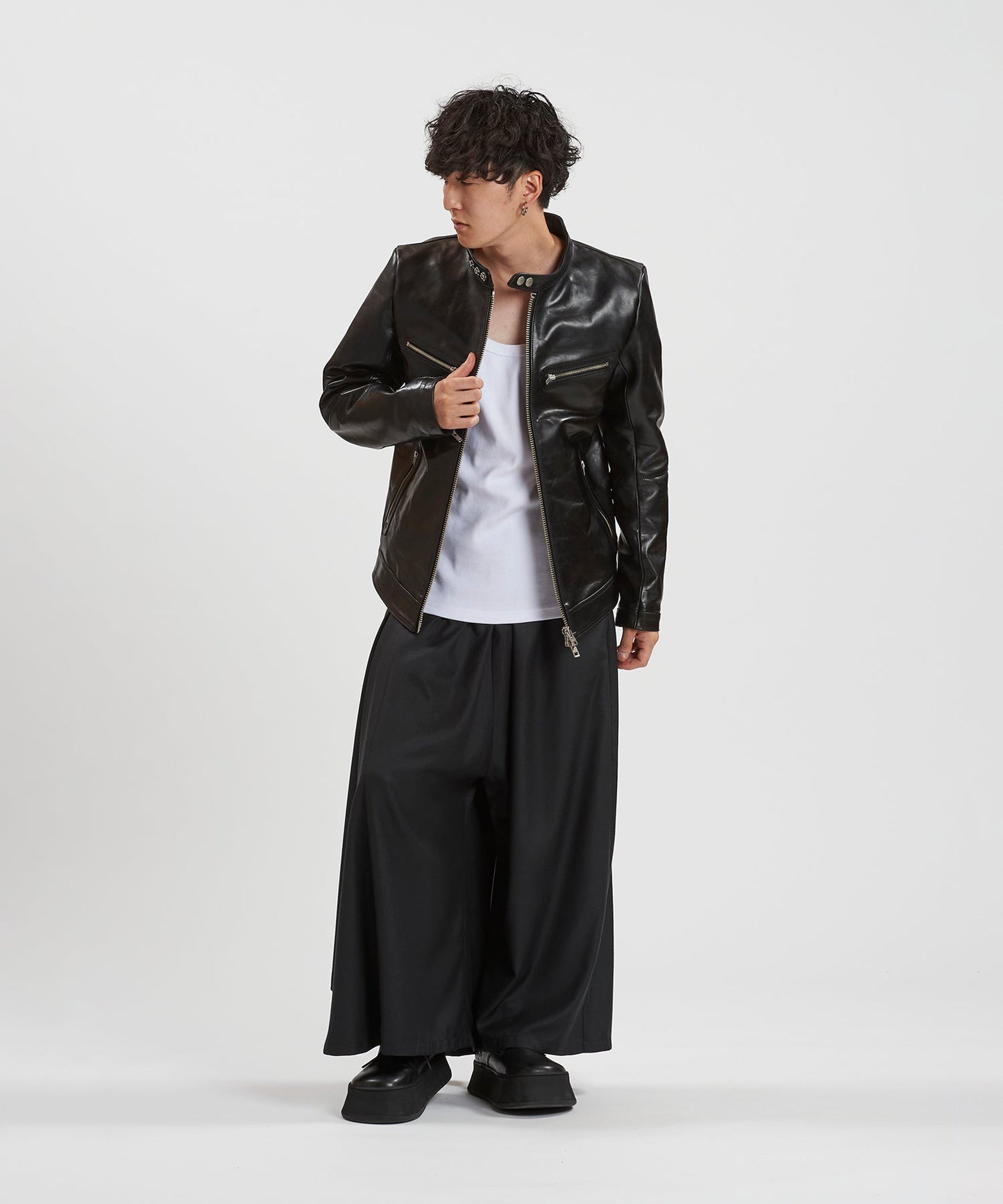 BLACK Model:H169cm
