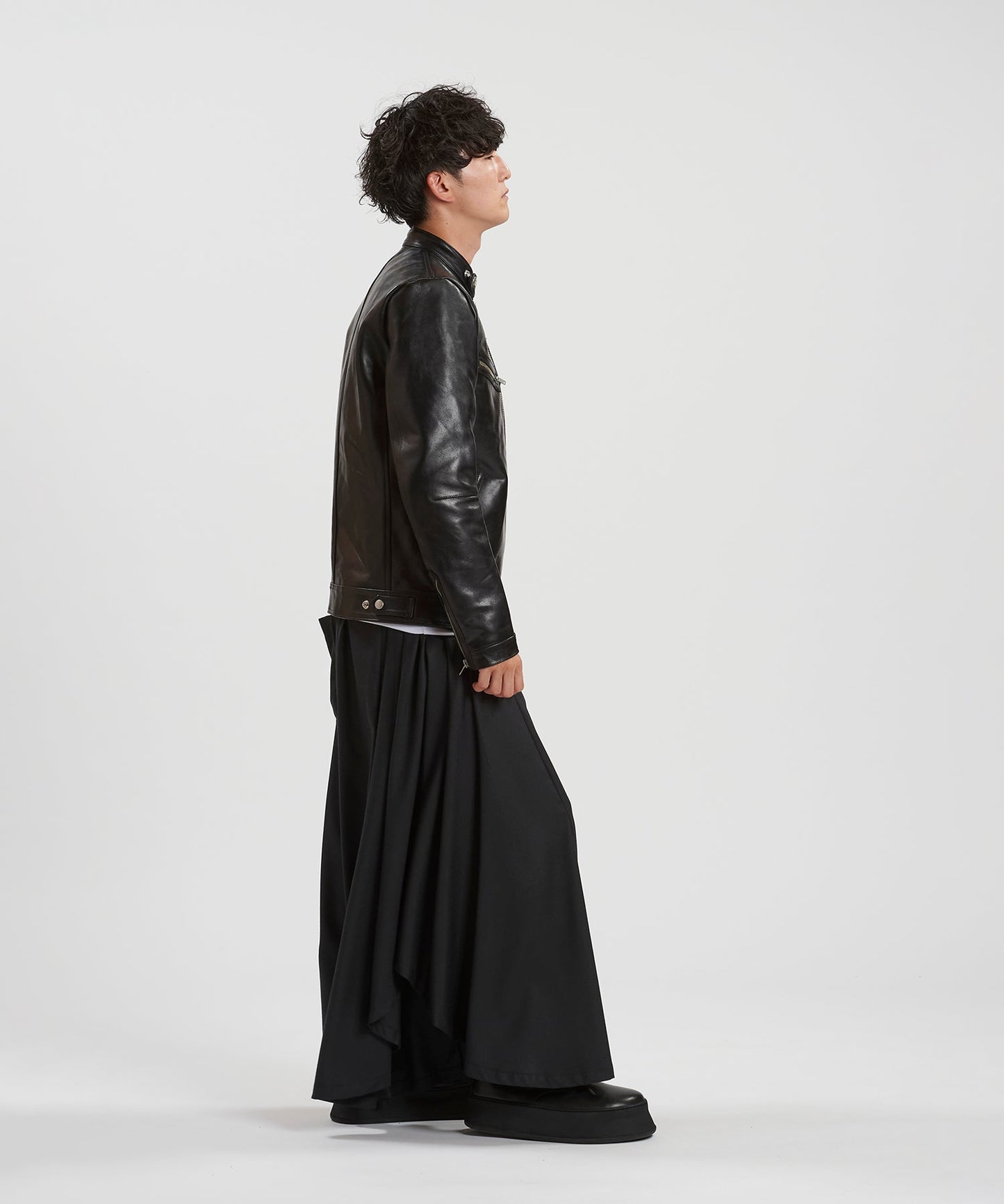 BLACK Model:H169cm