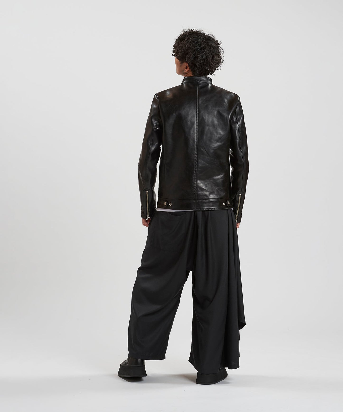 BLACK Model:H169cm