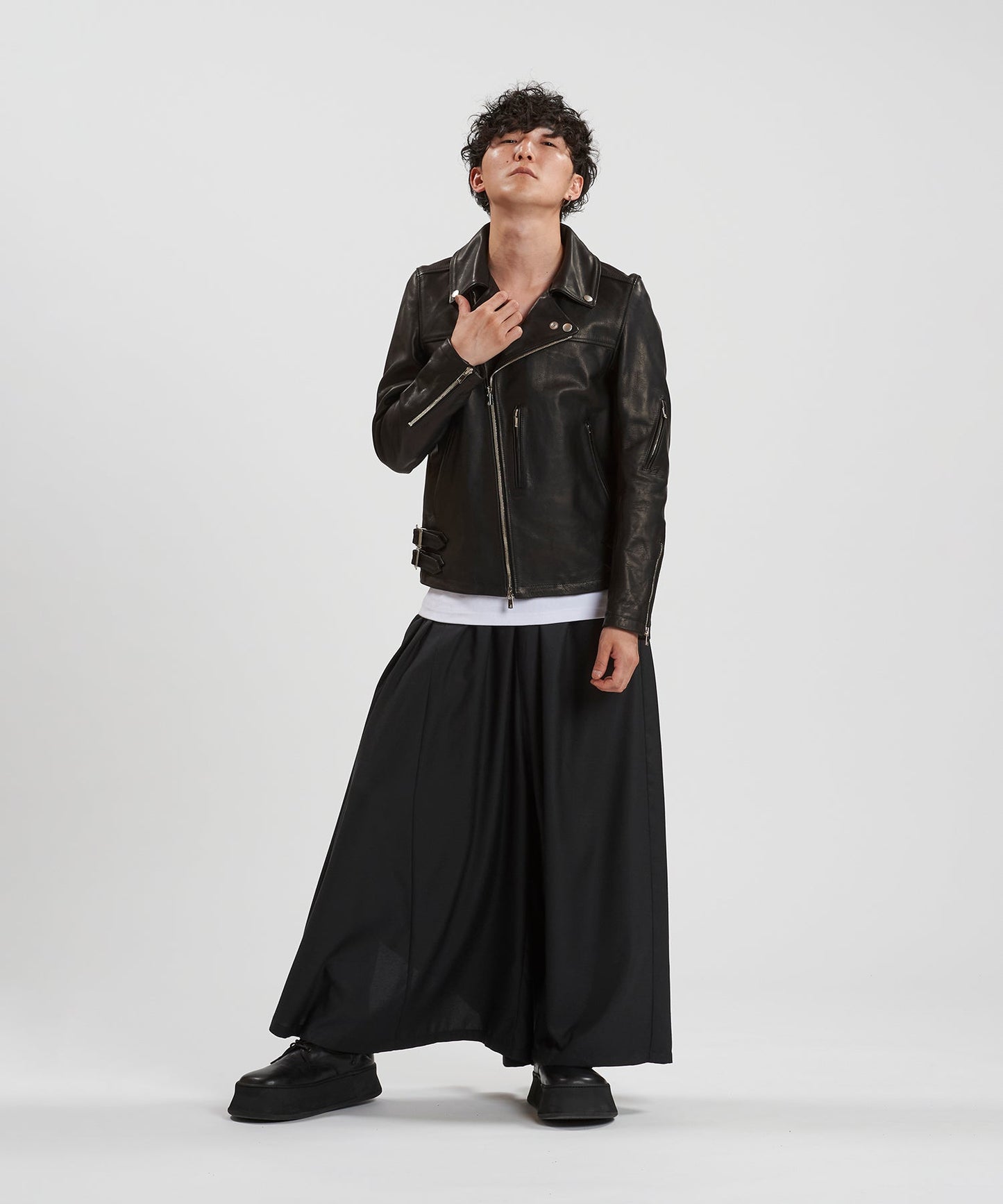 BLACK Model:H169cm