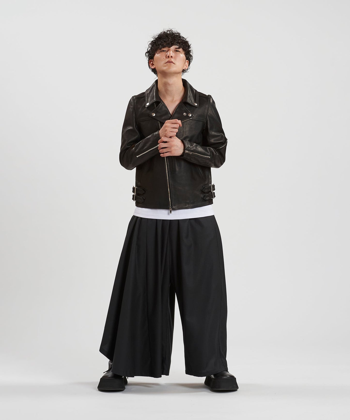 BLACK Model:H169cm