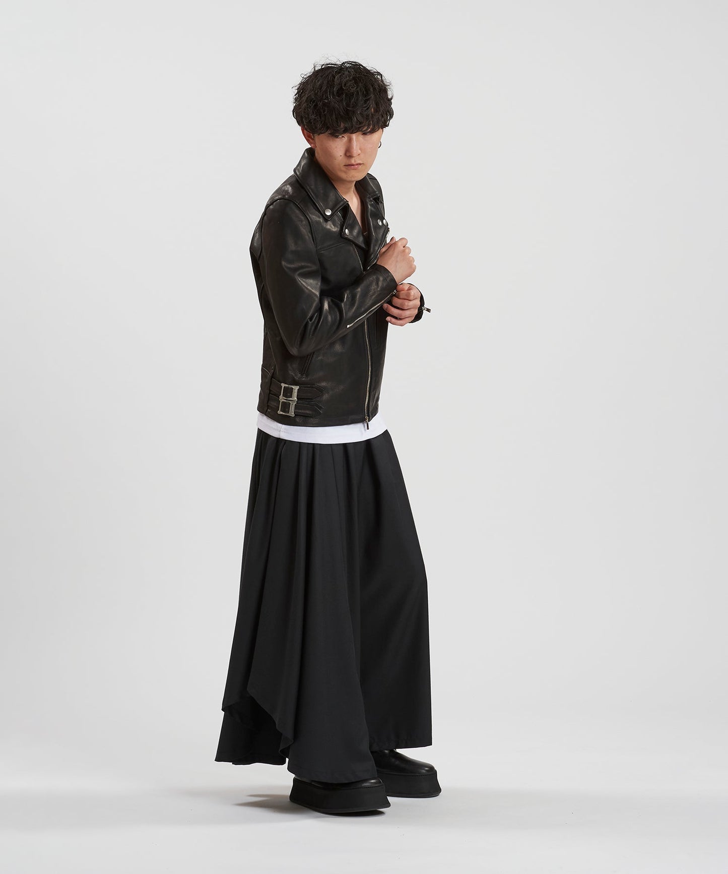 BLACK Model:H169cm