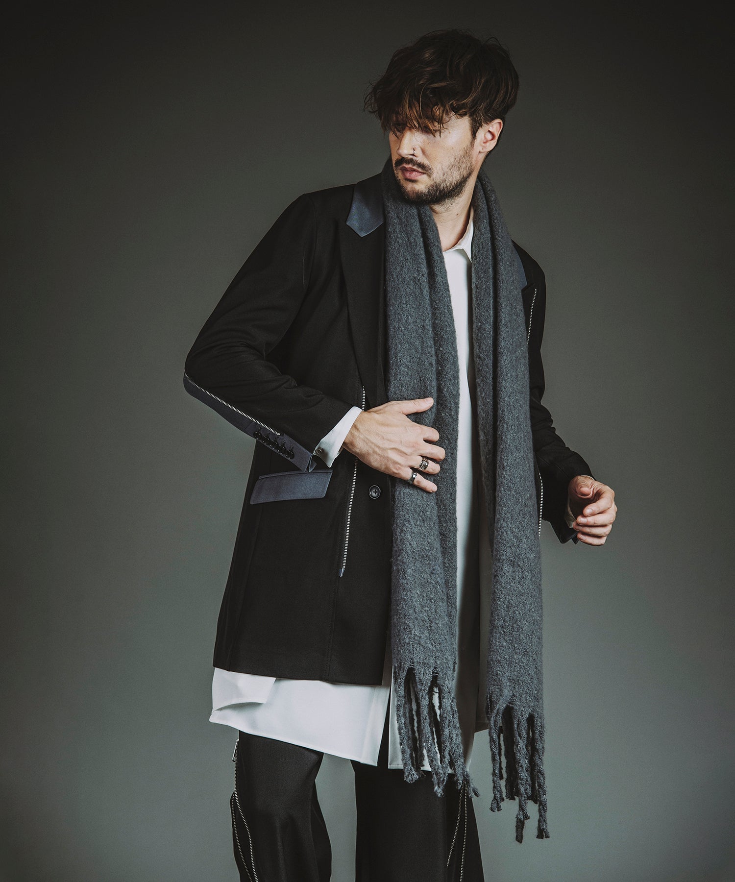 GRAY Model:H182cm