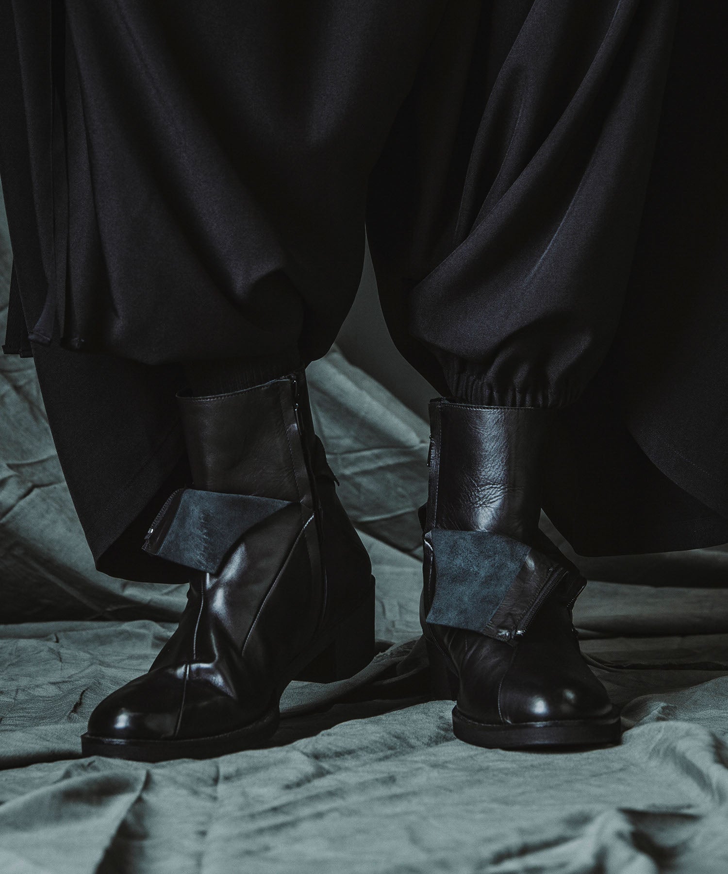 レイヤードヒールブーツ – NO ID.